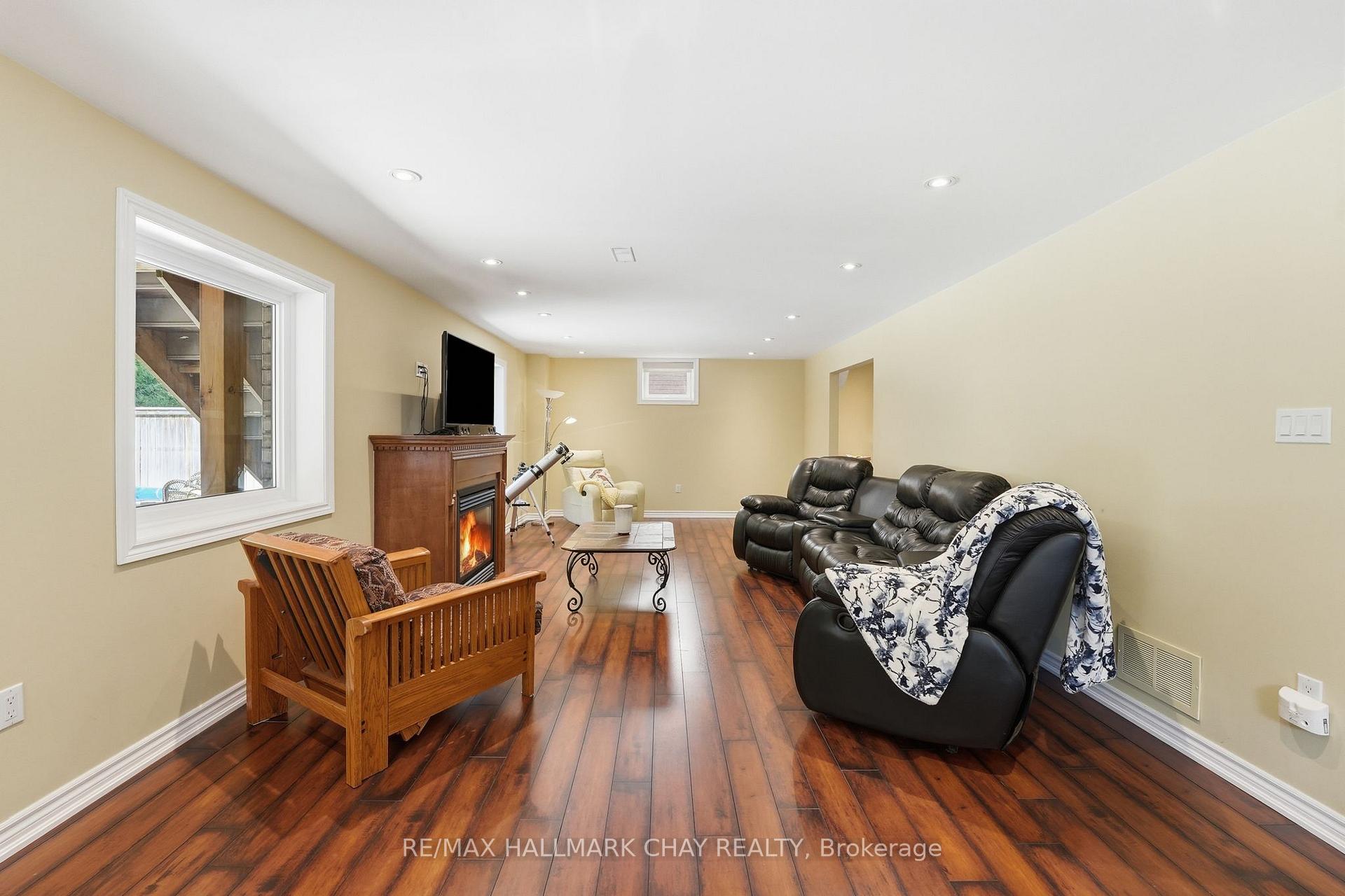Photo 21 of 50 Thicketwood Avenue, Barrie, Painswick South — HOMEH
