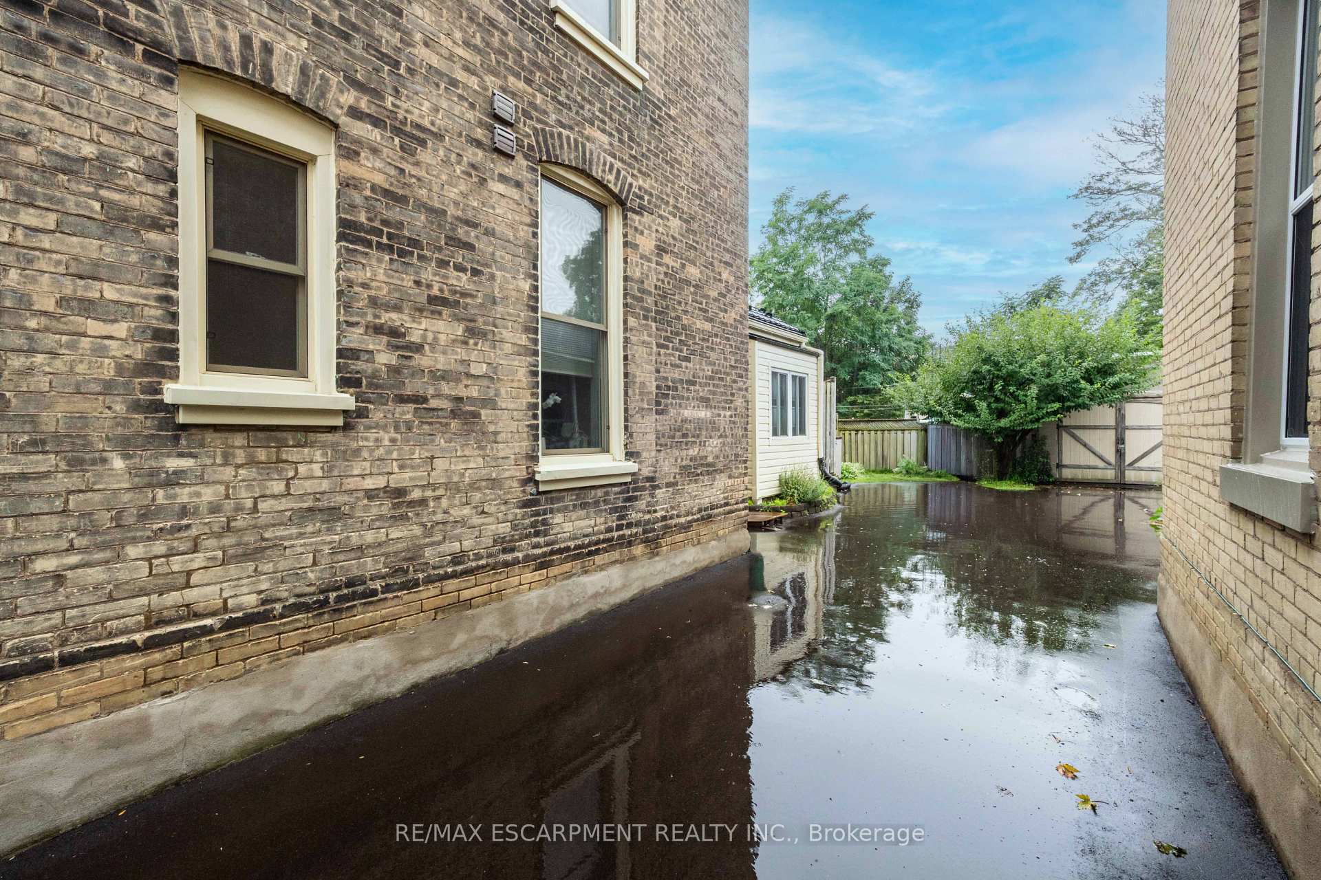 Photo 10 of 72 Pearl Street, Brantford, Downtown Core — HOMEH