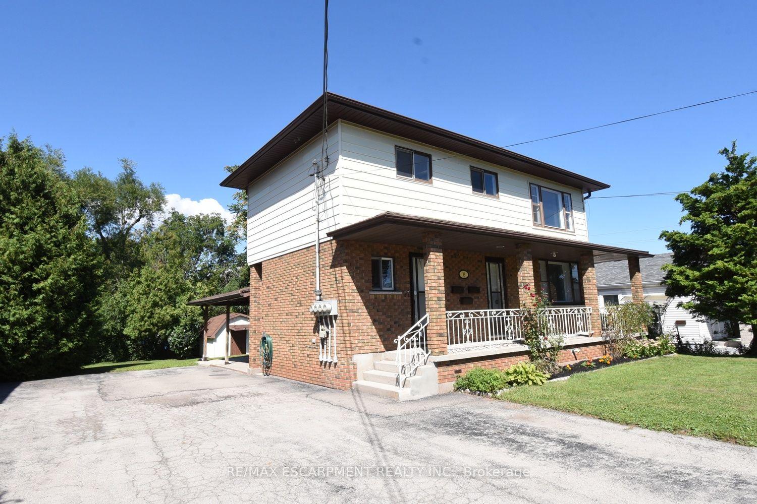 Photo 2 of 39 Chester Road, Hamilton, Stoney Creek — HOMEH