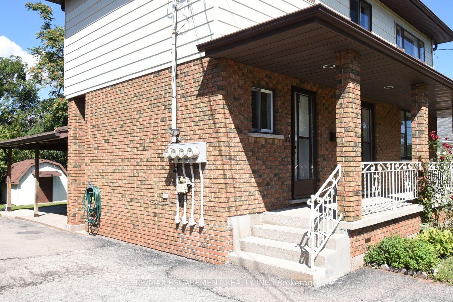 Photo 3 of 39 Chester Road, Hamilton, Stoney Creek — HOMEH