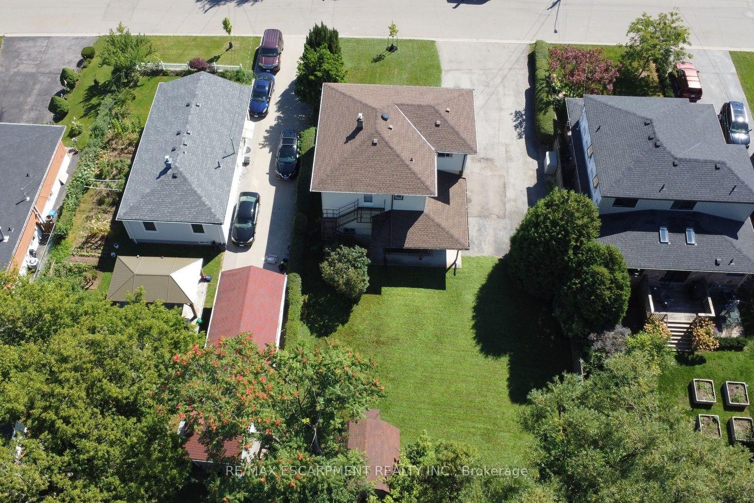Photo 6 of 39 Chester Road, Hamilton, Stoney Creek — HOMEH