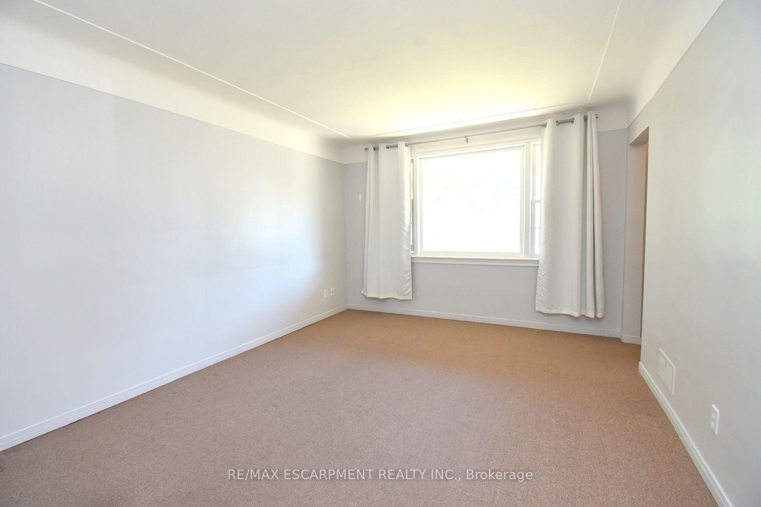 Photo 10 of 39 Chester Road, Hamilton, Stoney Creek — HOMEH