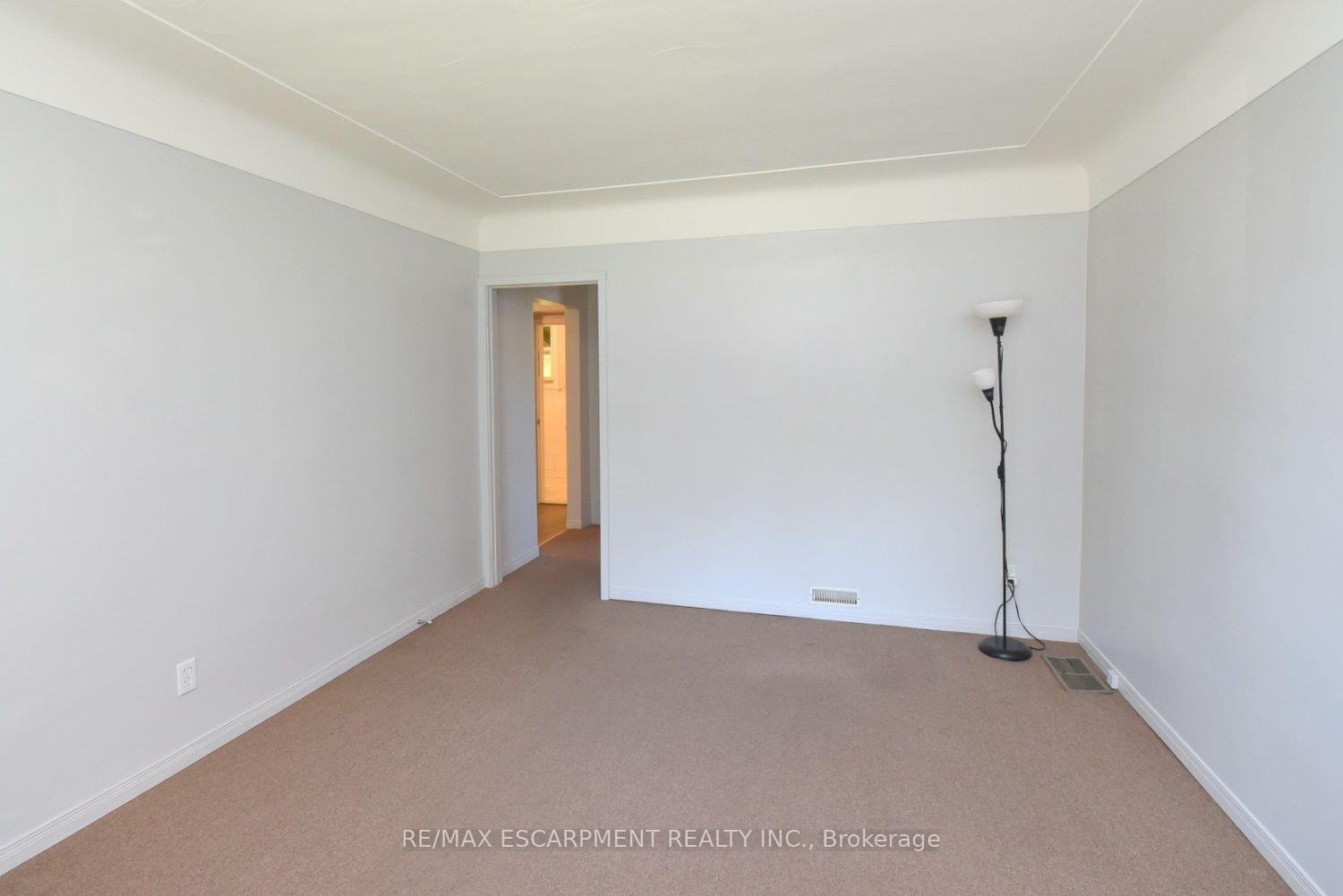 Photo 11 of 39 Chester Road, Hamilton, Stoney Creek — HOMEH