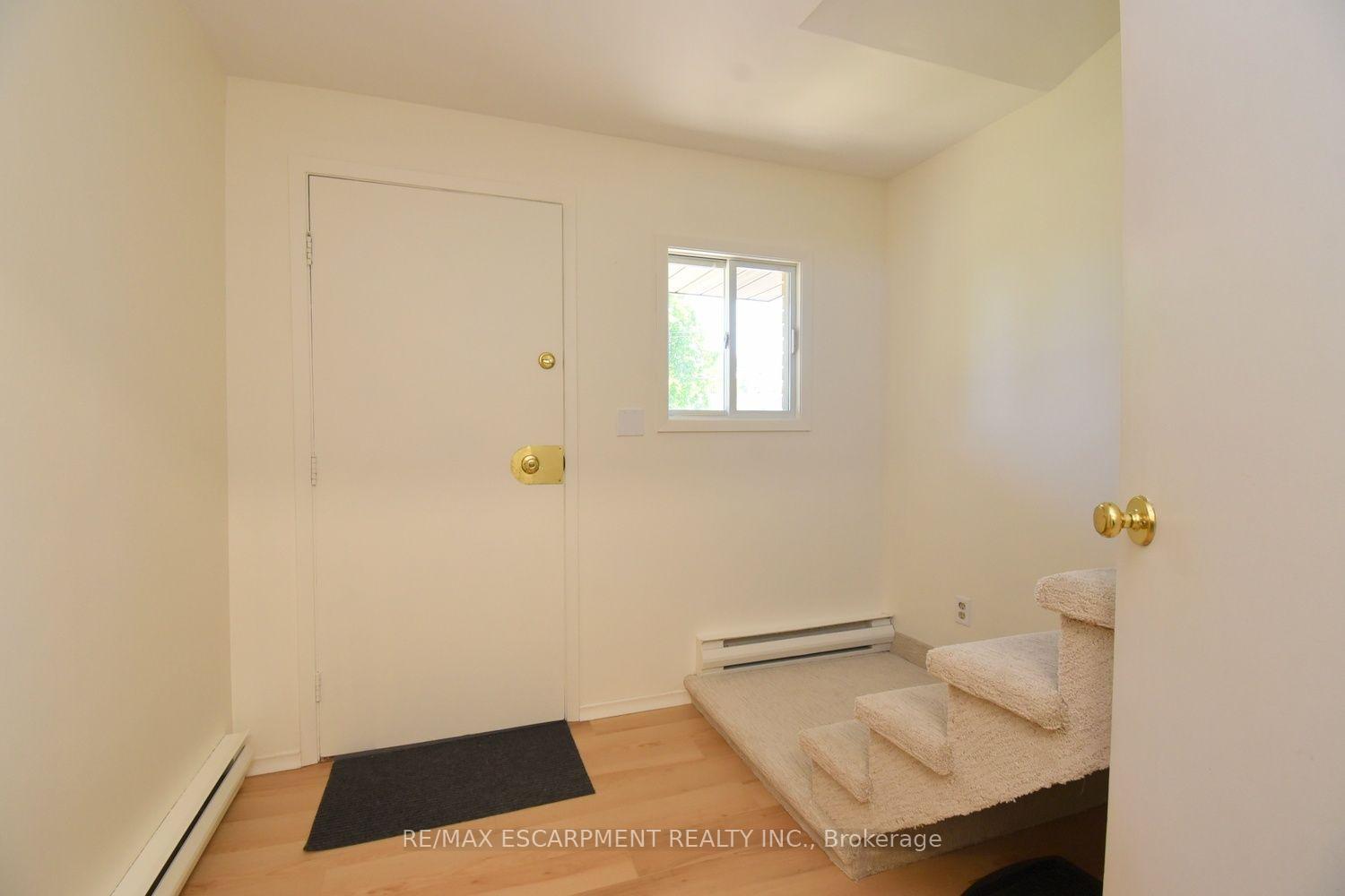 Photo 21 of 39 Chester Road, Hamilton, Stoney Creek — HOMEH