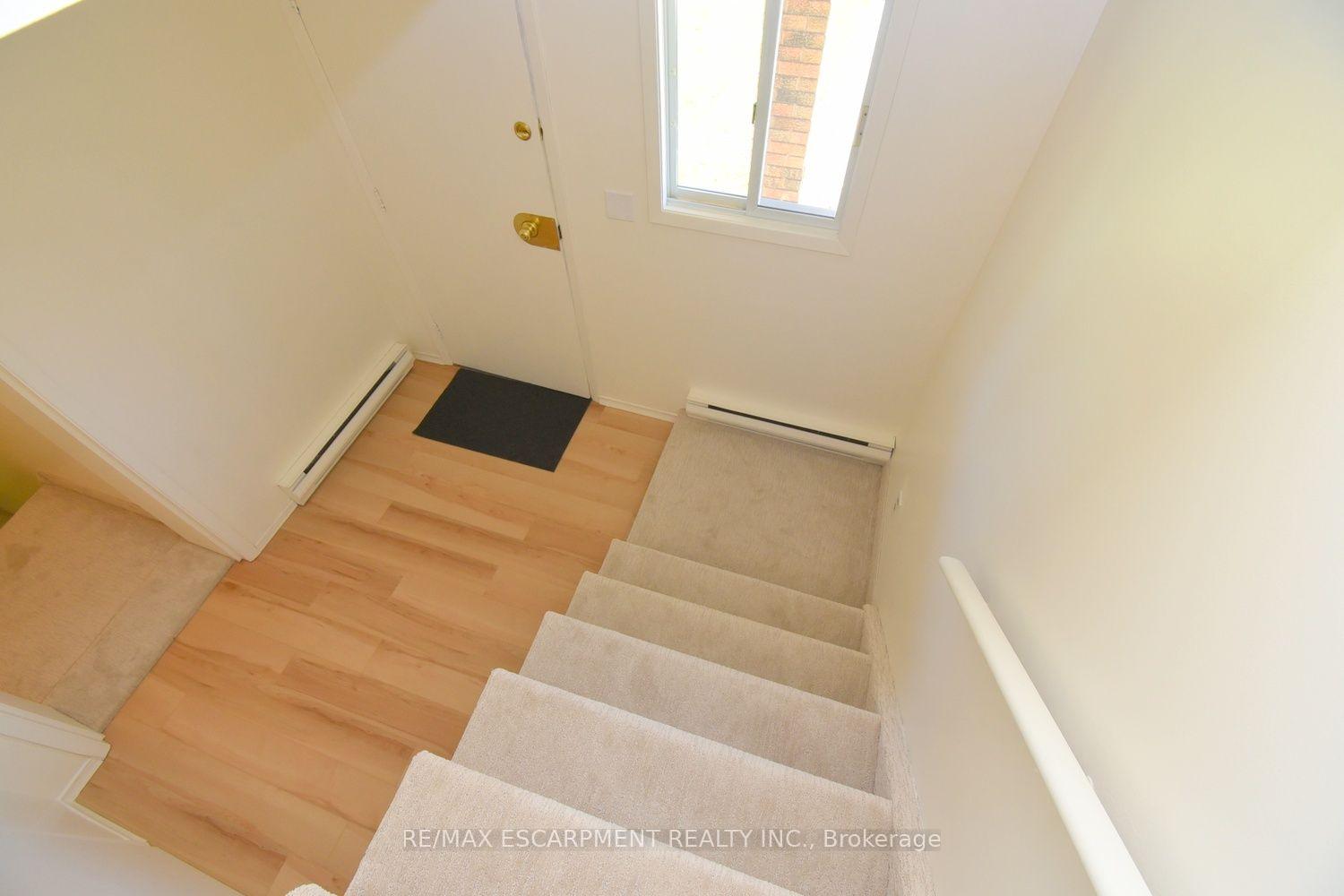 Photo 22 of 39 Chester Road, Hamilton, Stoney Creek — HOMEH