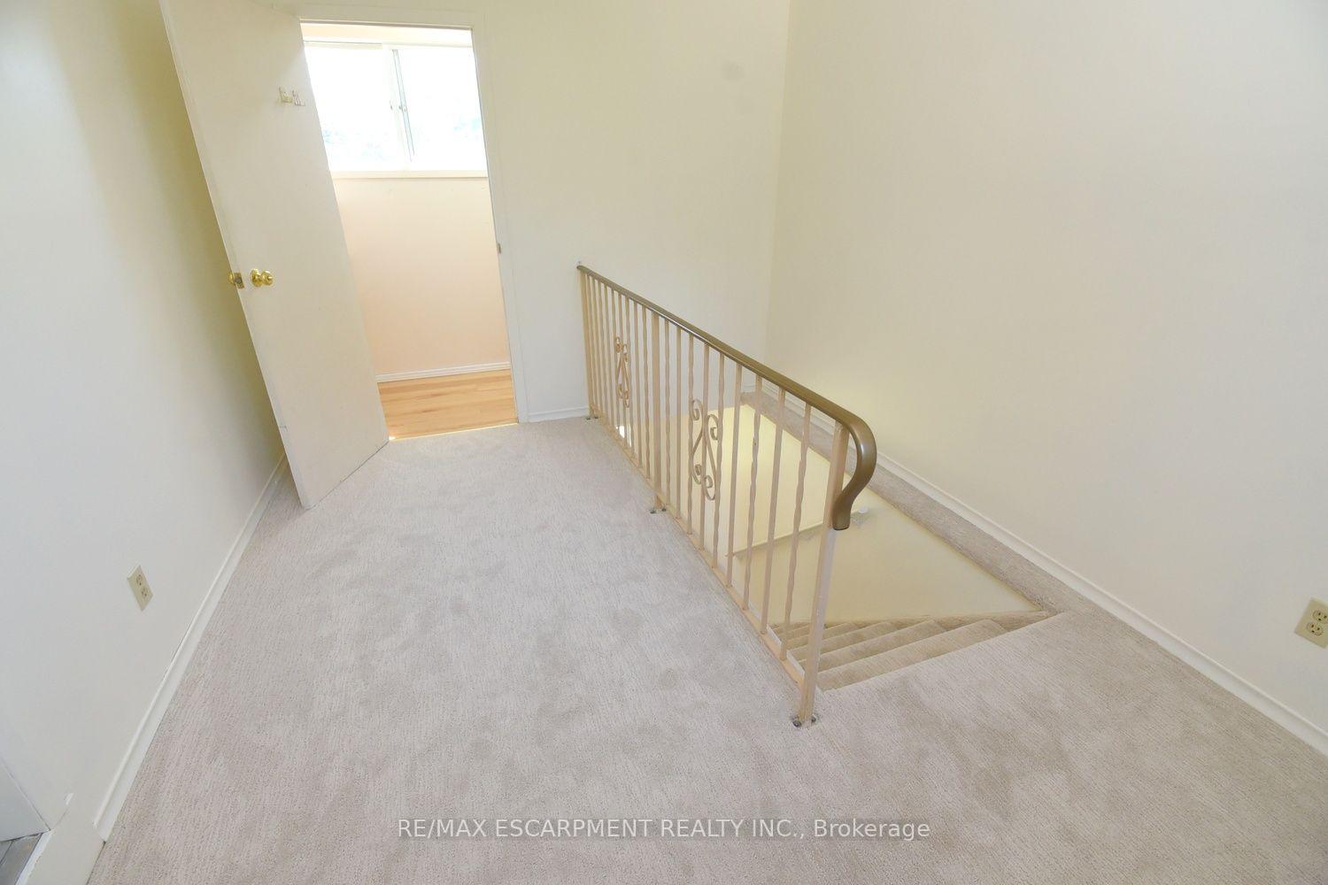 Photo 23 of 39 Chester Road, Hamilton, Stoney Creek — HOMEH