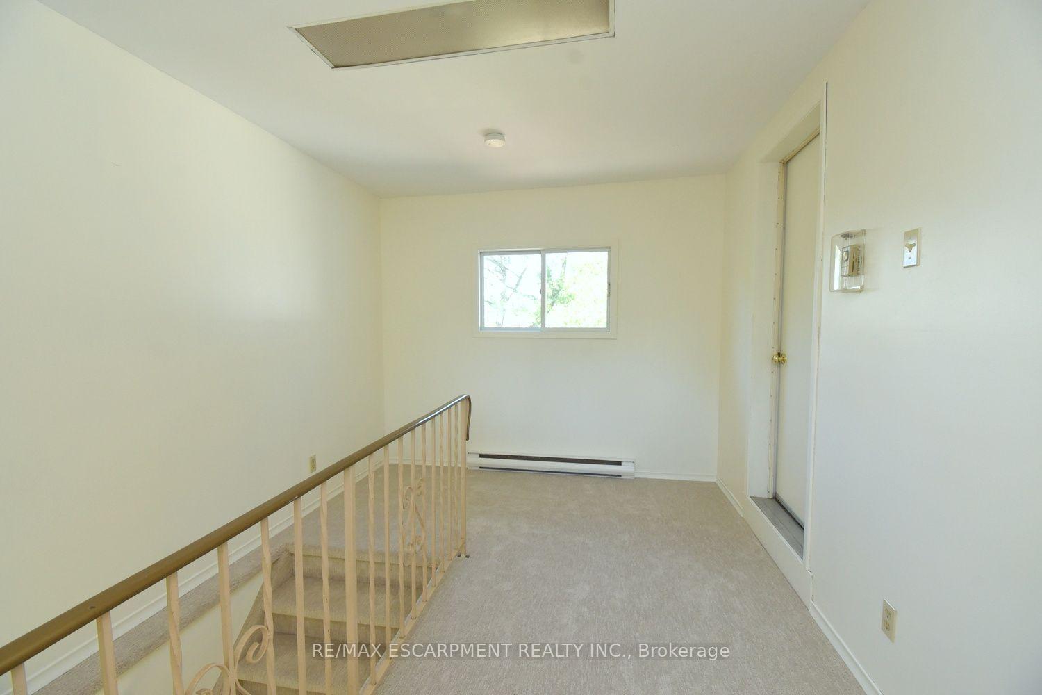 Photo 24 of 39 Chester Road, Hamilton, Stoney Creek — HOMEH