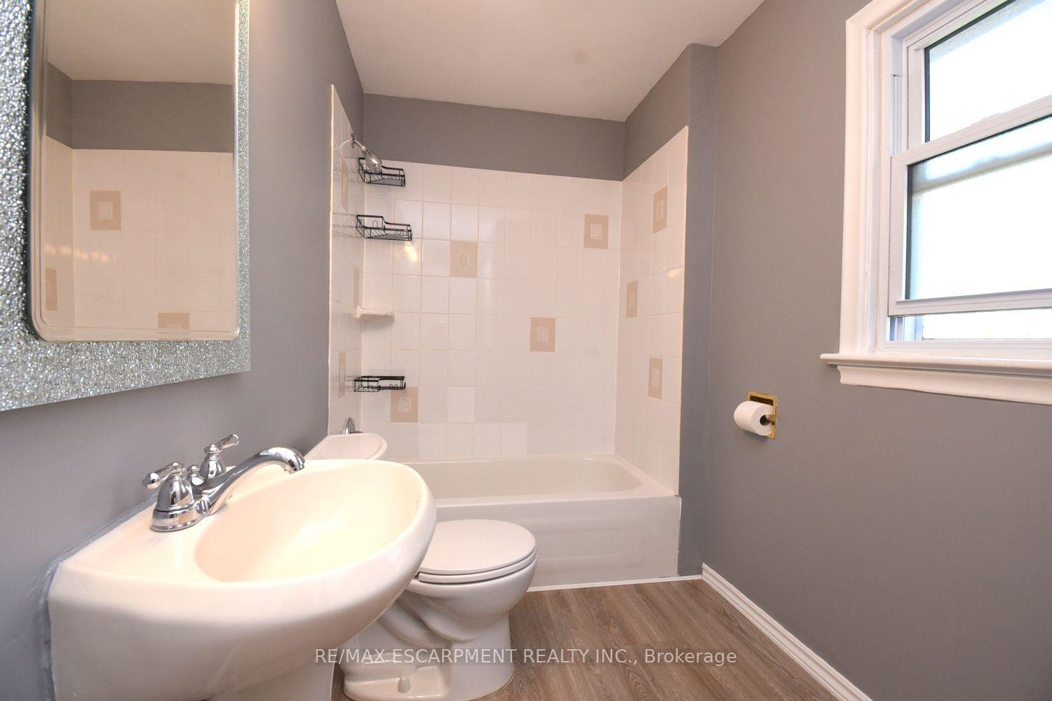Photo 30 of 39 Chester Road, Hamilton, Stoney Creek — HOMEH