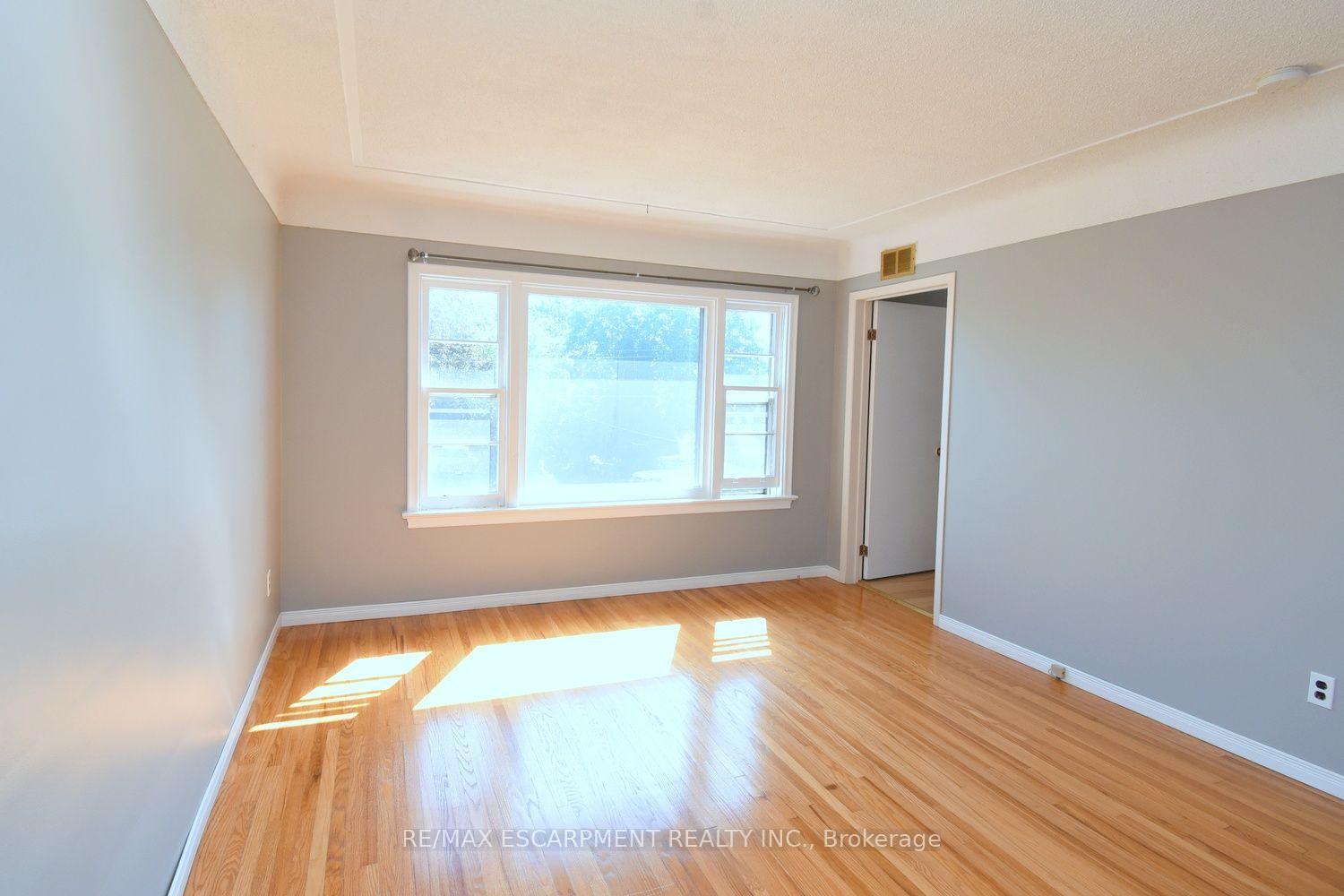 Photo 31 of 39 Chester Road, Hamilton, Stoney Creek — HOMEH