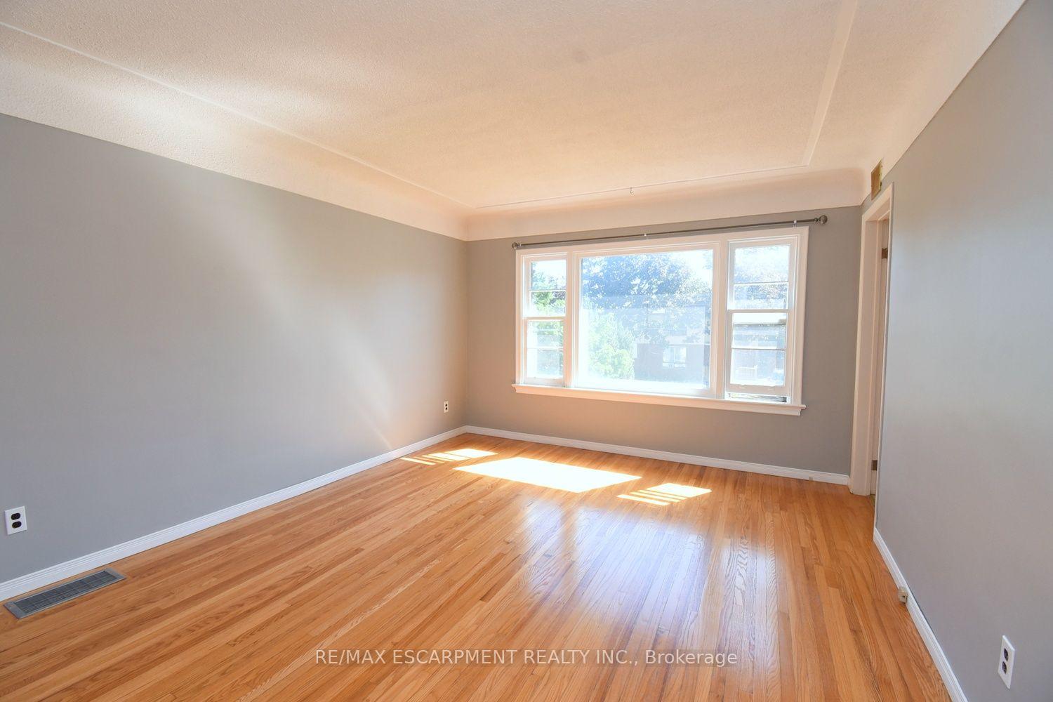 Photo 32 of 39 Chester Road, Hamilton, Stoney Creek — HOMEH