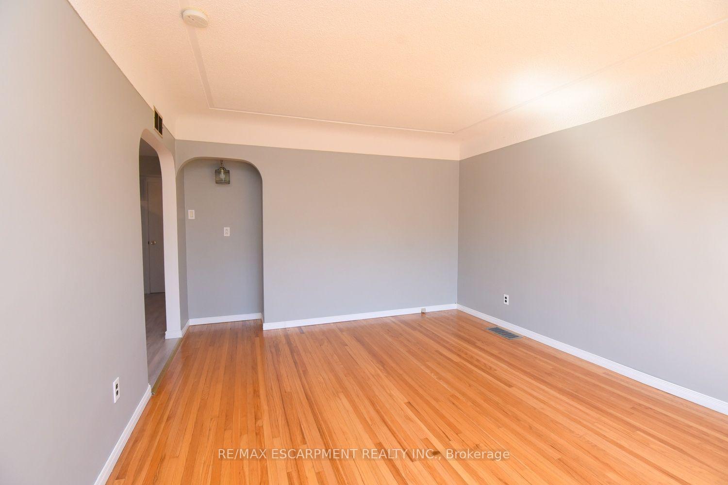 Photo 33 of 39 Chester Road, Hamilton, Stoney Creek — HOMEH