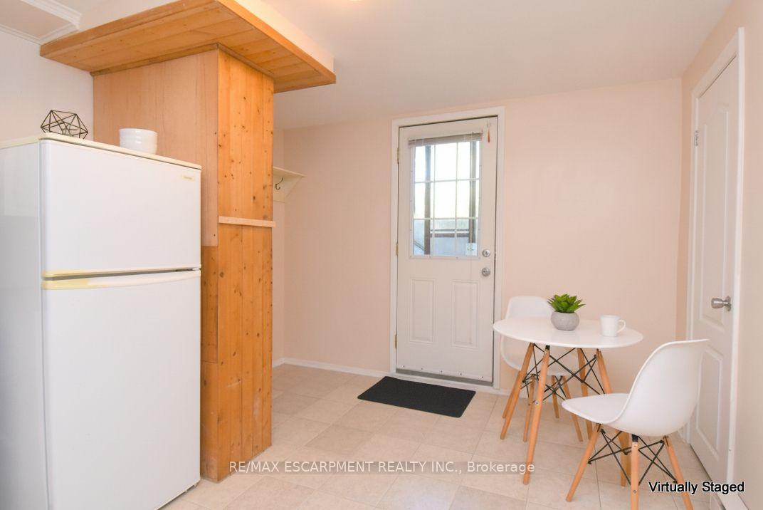 Photo 41 of 39 Chester Road, Hamilton, Stoney Creek — HOMEH