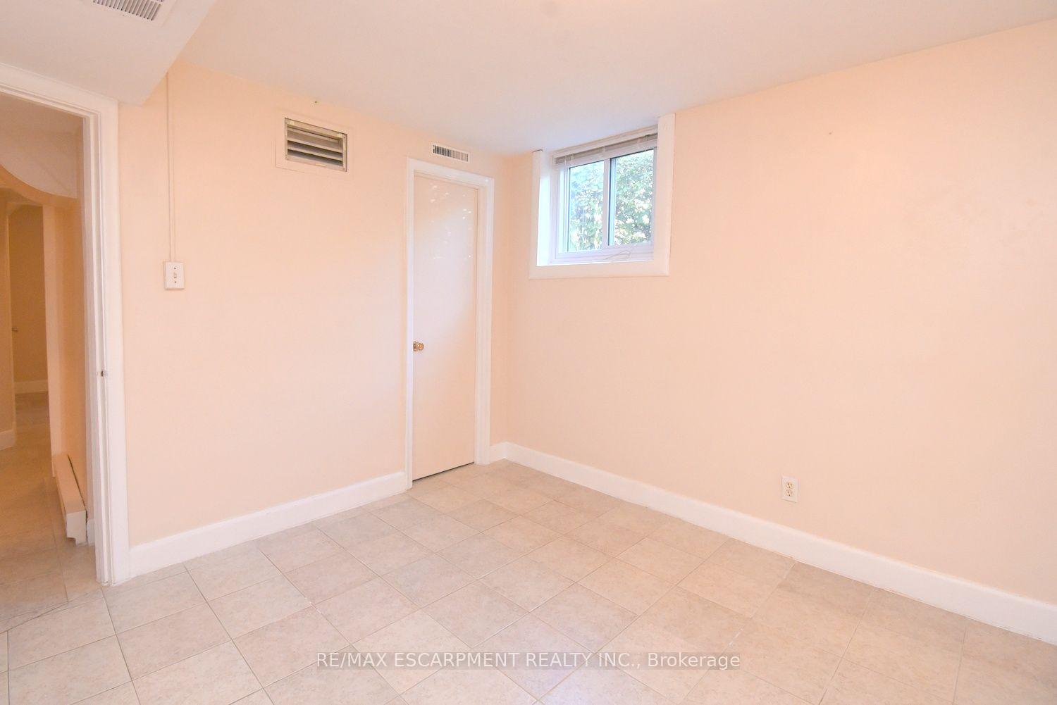 Photo 42 of 39 Chester Road, Hamilton, Stoney Creek — HOMEH