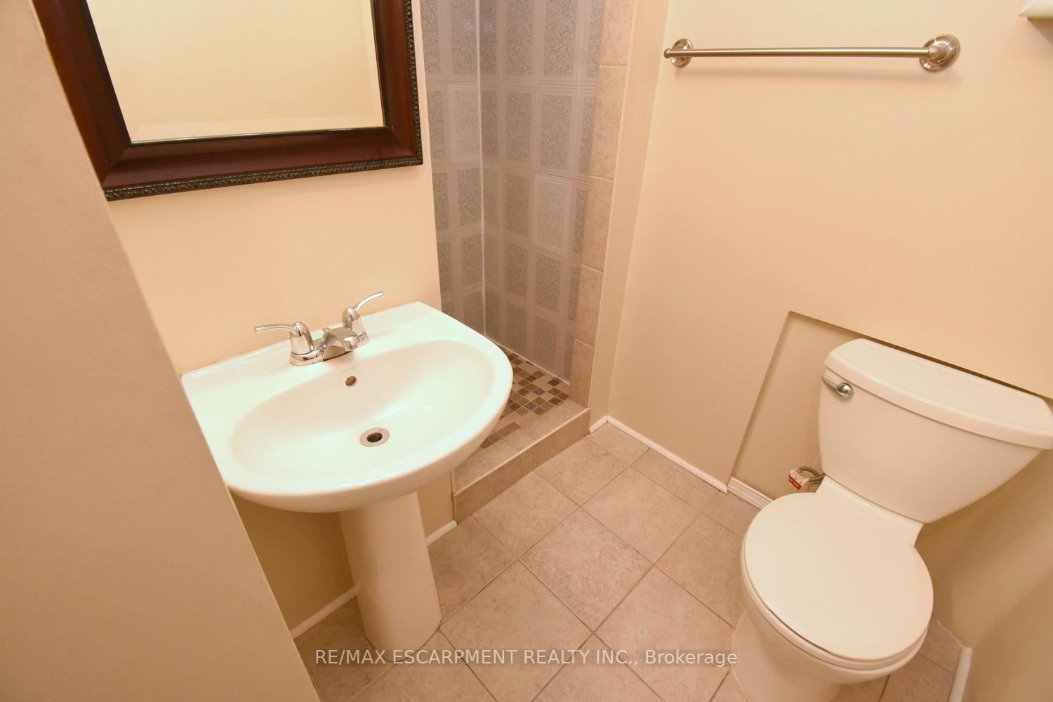 Photo 48 of 39 Chester Road, Hamilton, Stoney Creek — HOMEH