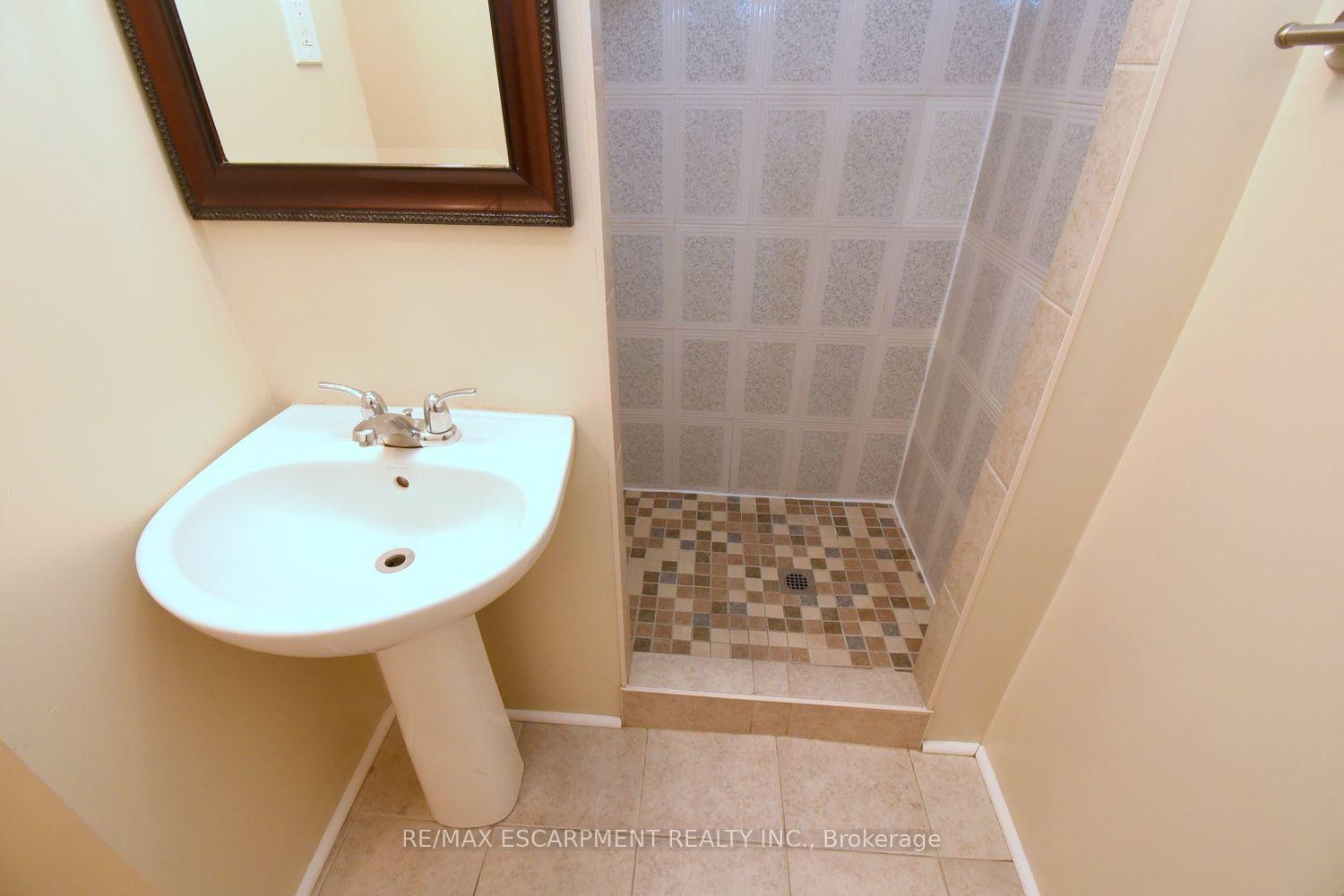 Photo 49 of 39 Chester Road, Hamilton, Stoney Creek — HOMEH