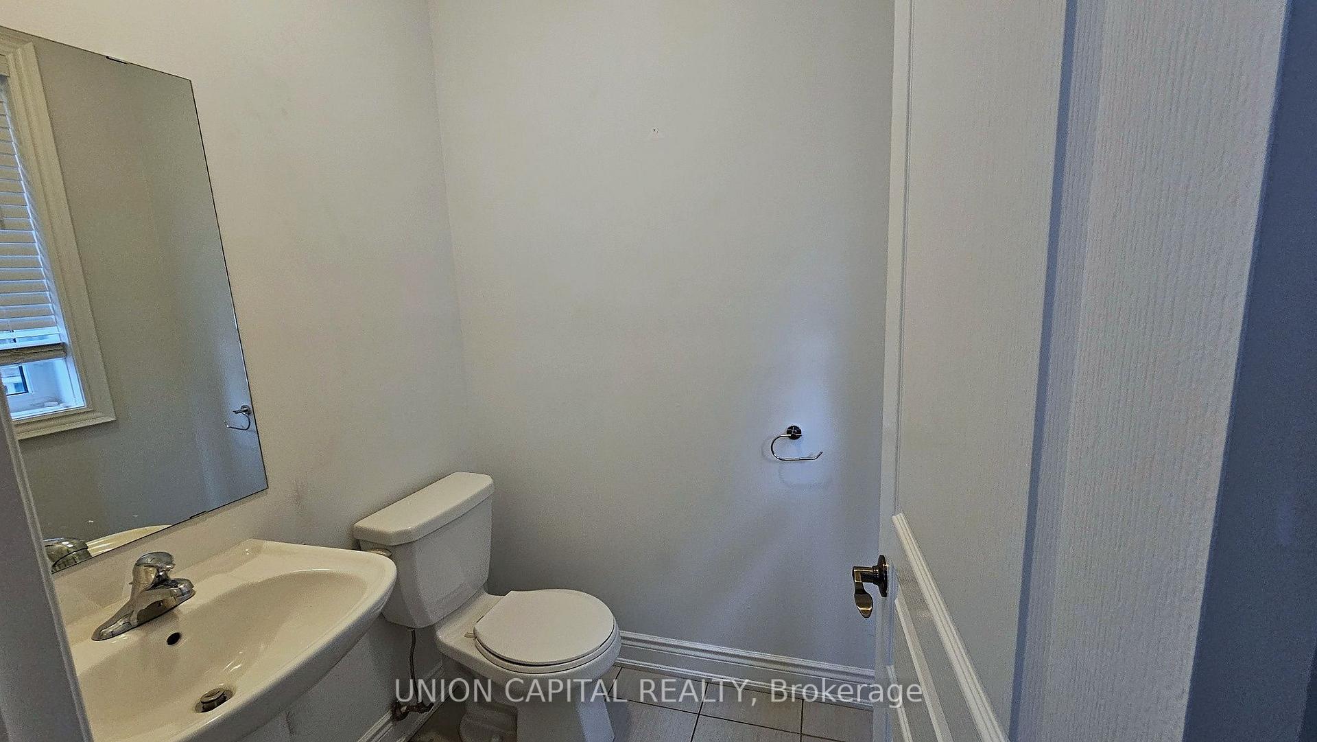 Photo 10 of 168 Roy Harper Avenue, Aurora, Rural Aurora — HOMEH