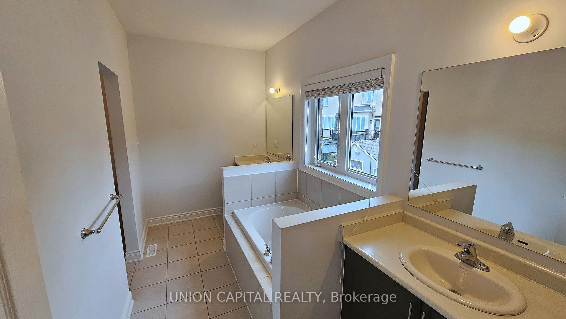 Photo 18 of 168 Roy Harper Avenue, Aurora, Rural Aurora — HOMEH