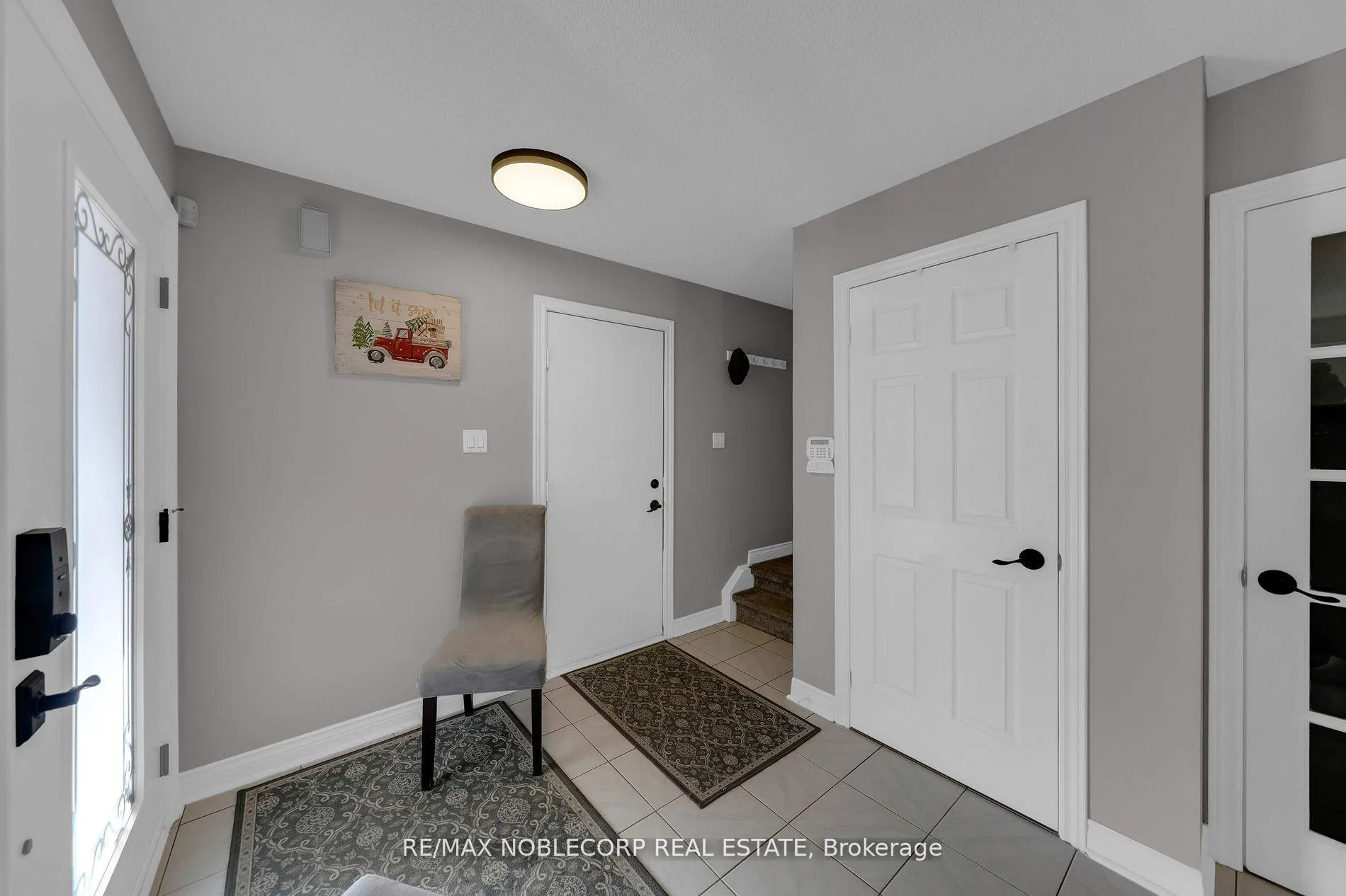 Photo 3 of 11 Royalton Drive, Caledon, Bolton East — HOMEH