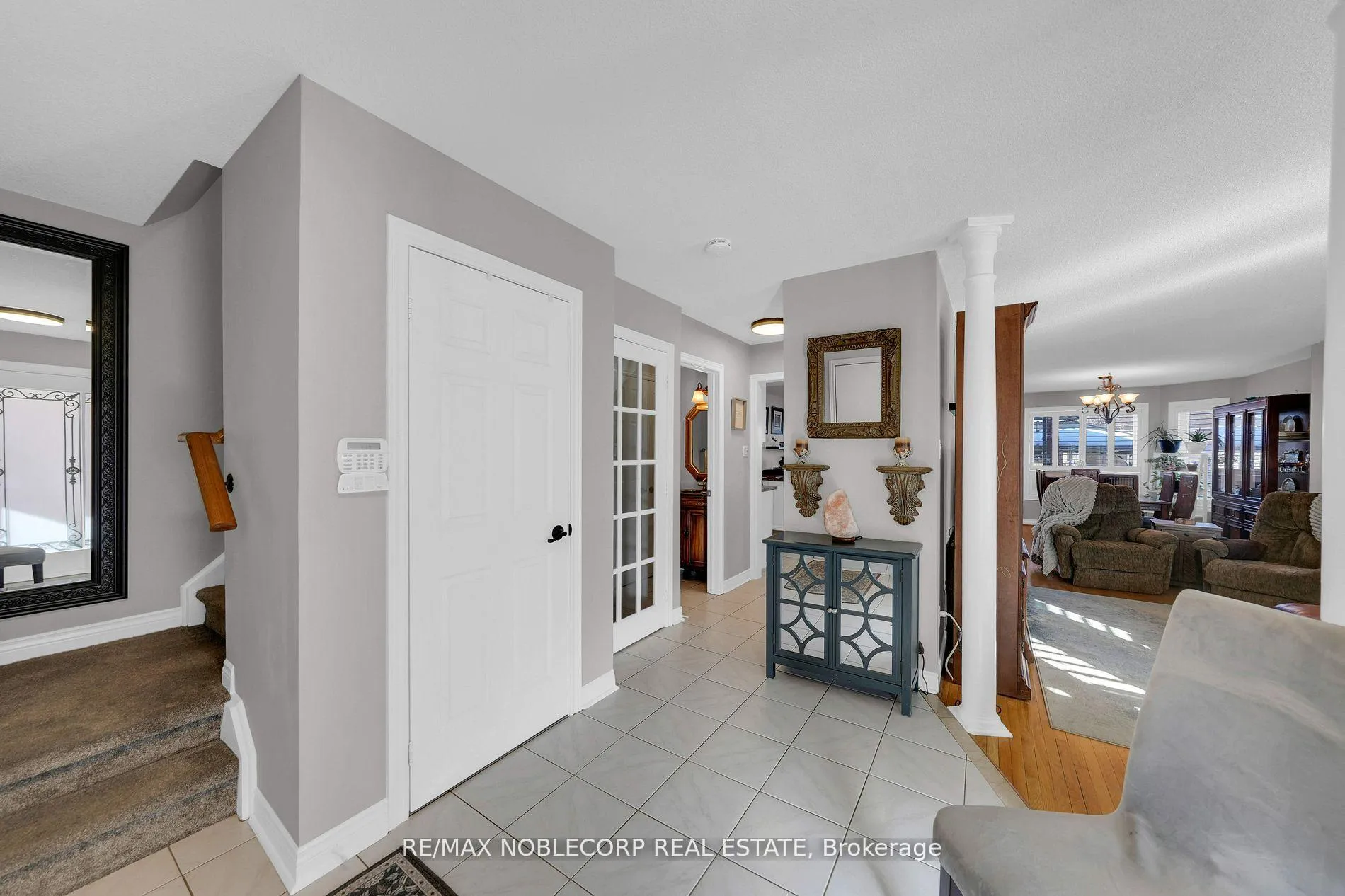 Photo 4 of 11 Royalton Drive, Caledon, Bolton East — HOMEH