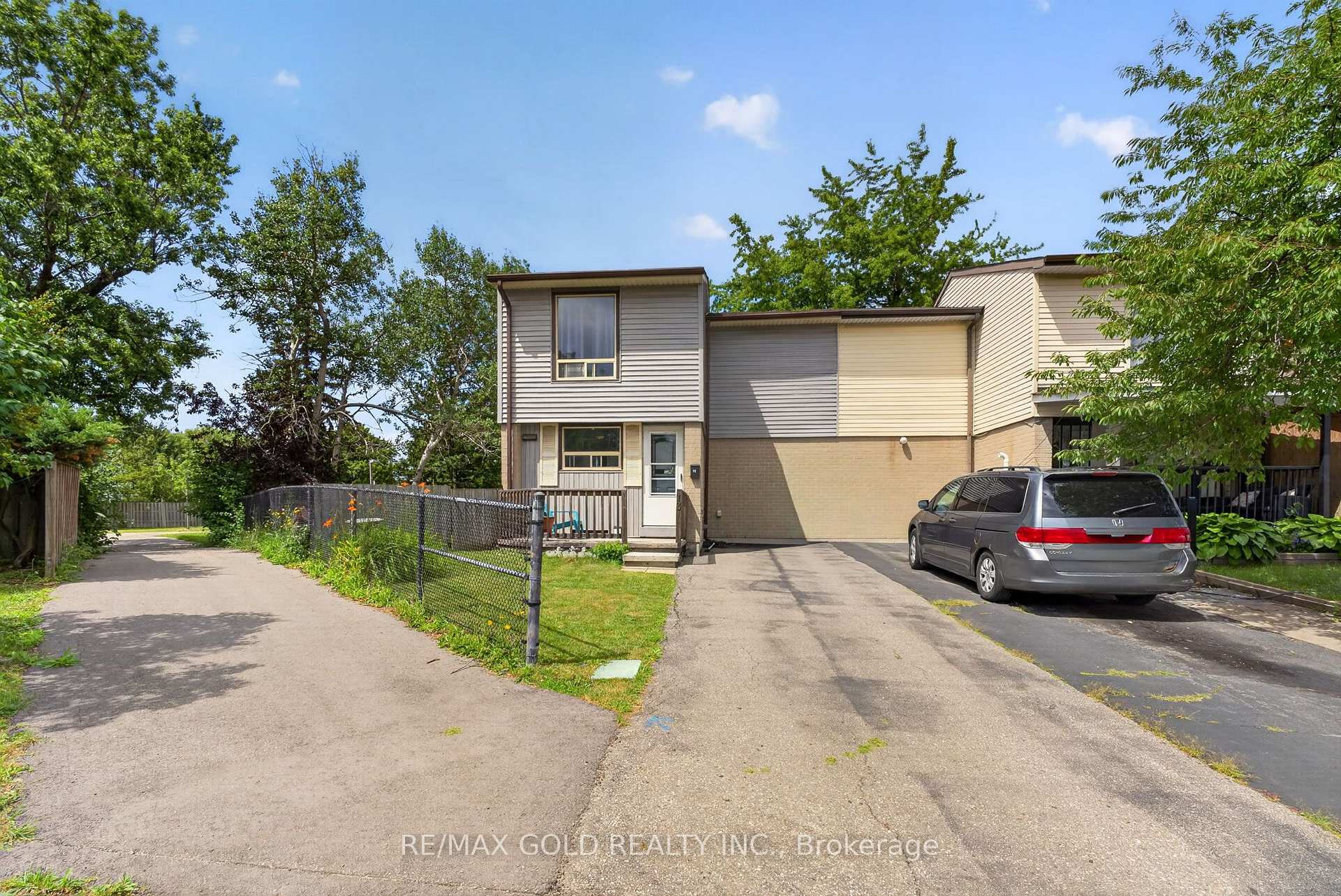 Photo 2 of 13 Gold Pine Court, Brampton, Northgate — HOMEH