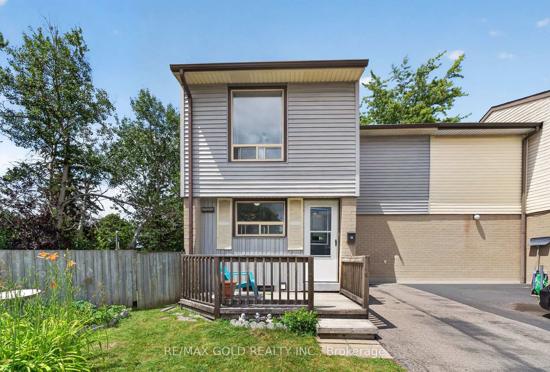 Photo 3 of 13 Gold Pine Court, Brampton, Northgate — HOMEH