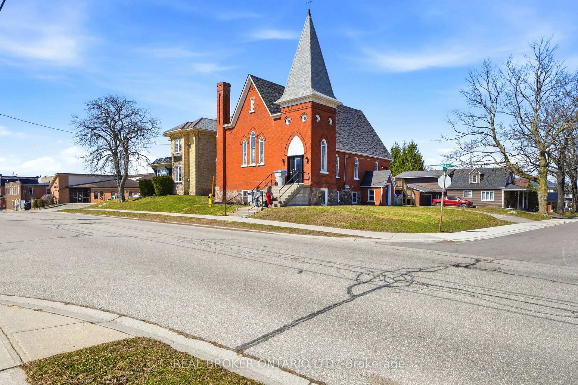 Photo 1 of 20 Mill Street E, Perth East, Milverton — HOMEH