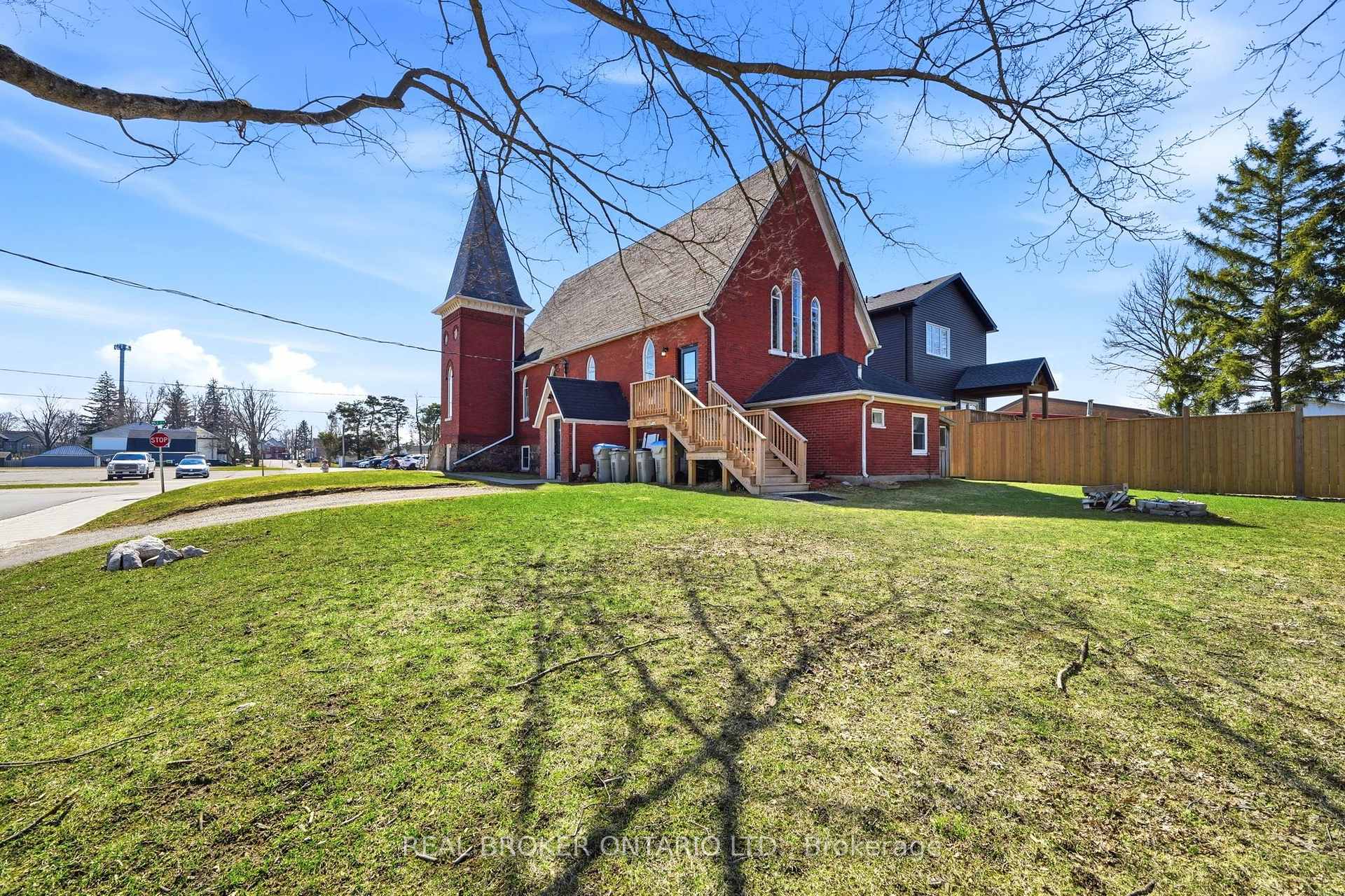 Photo 3 of 20 Mill Street E, Perth East, Milverton — HOMEH