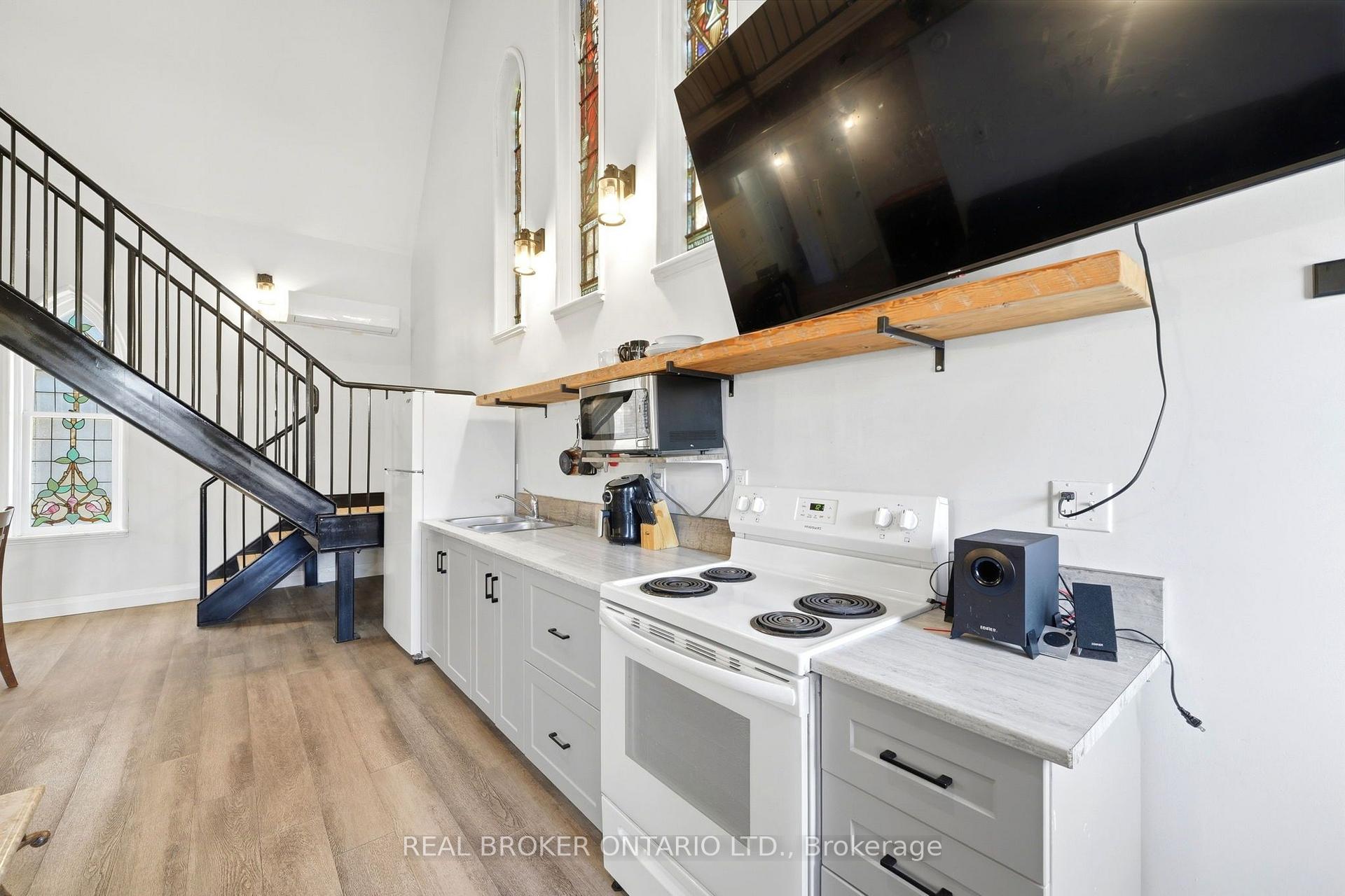 Photo 10 of 20 Mill Street E, Perth East, Milverton — HOMEH