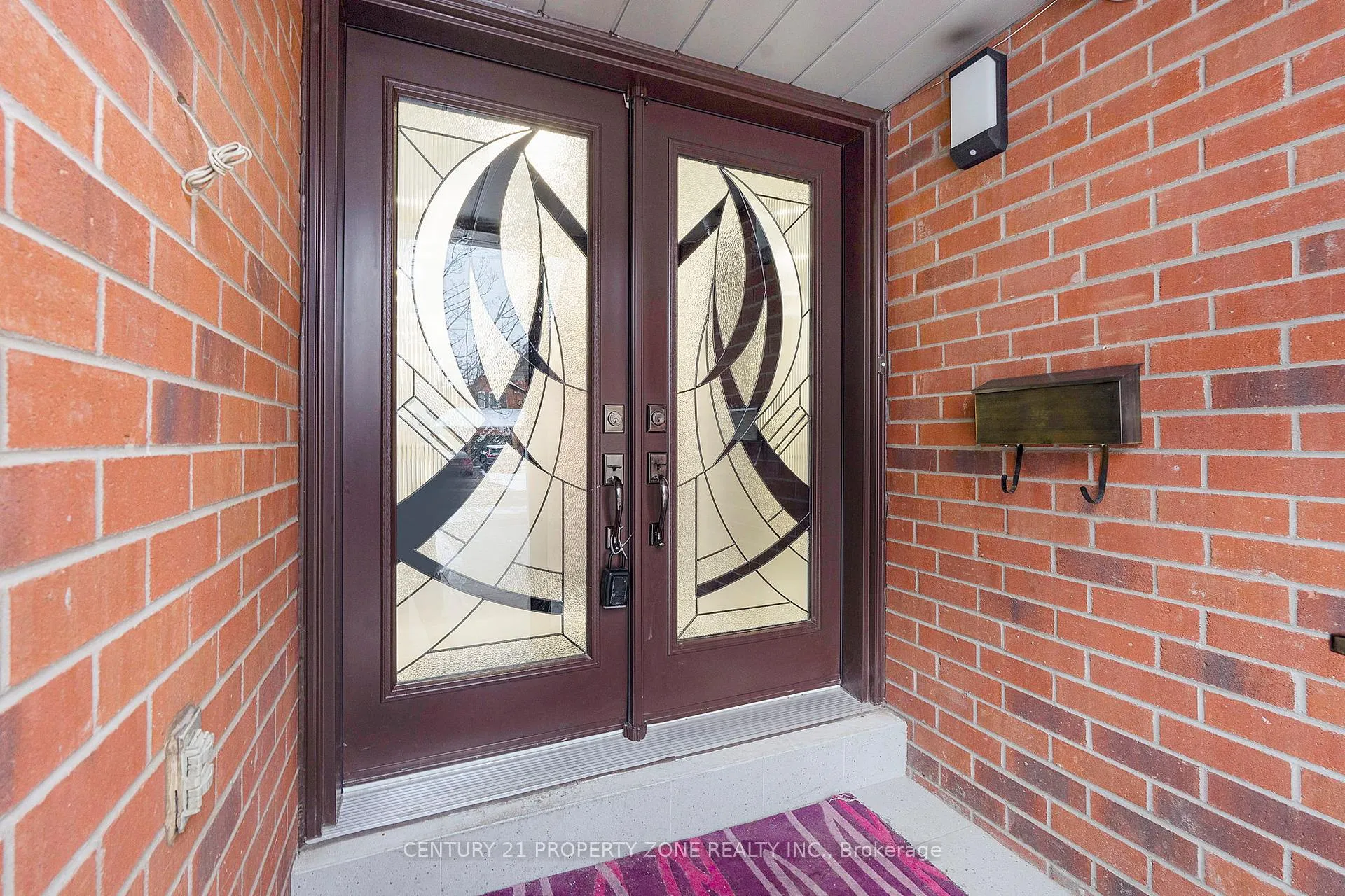 Photo 7 of 15 Keystone Drive, Brampton, Brampton South — HOMEH