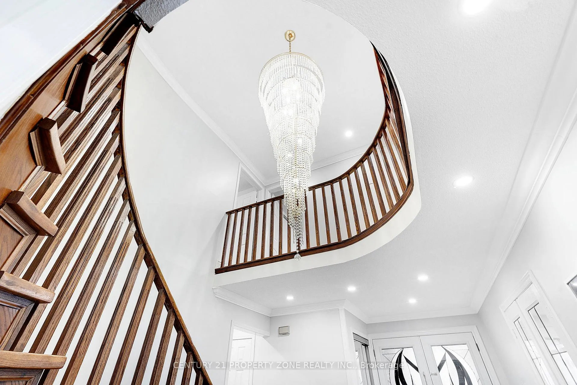 Photo 10 of 15 Keystone Drive, Brampton, Brampton South — HOMEH