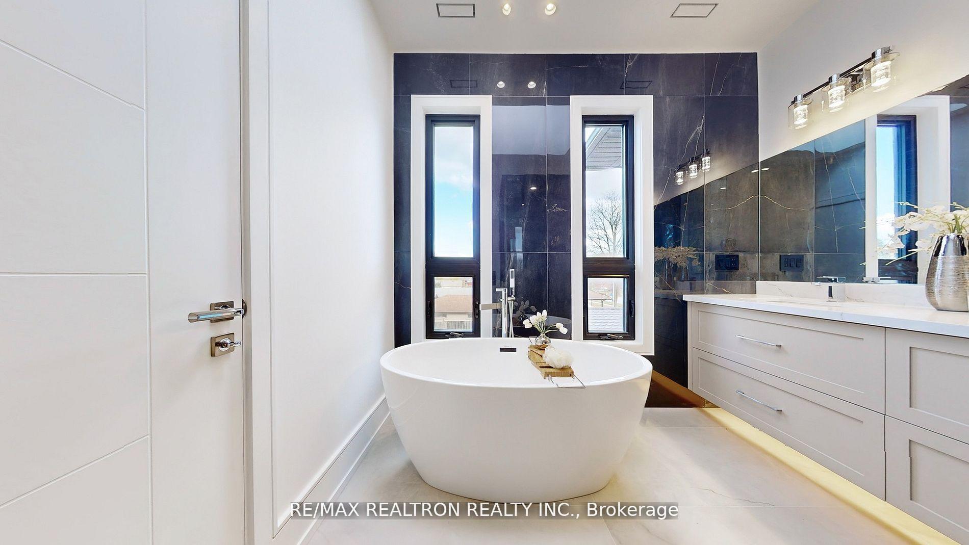 Photo 25 of 84 Murray Drive, Aurora, Aurora Highlands — HOMEH