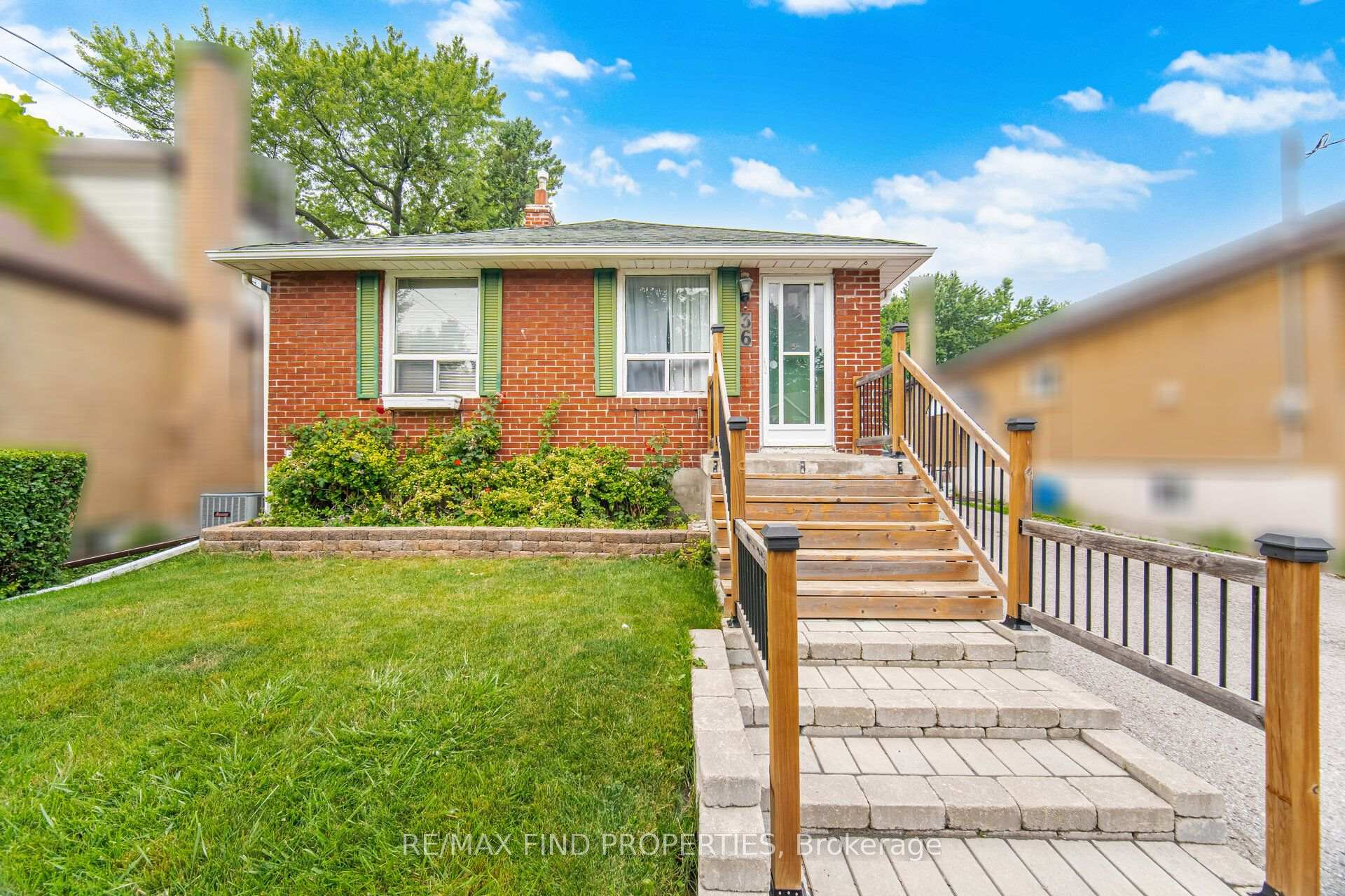 Photo 2 of 36 Pinegrove Avenue, Scarborough, Birchcliffe-Cliffside — HOMEH