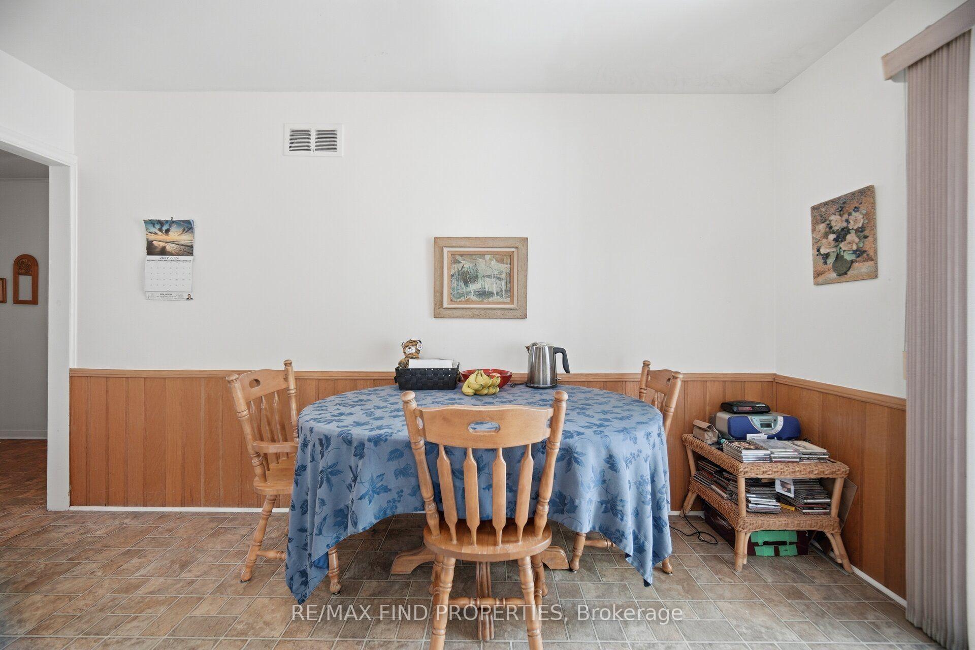 Photo 13 of 36 Pinegrove Avenue, Scarborough, Birchcliffe-Cliffside — HOMEH