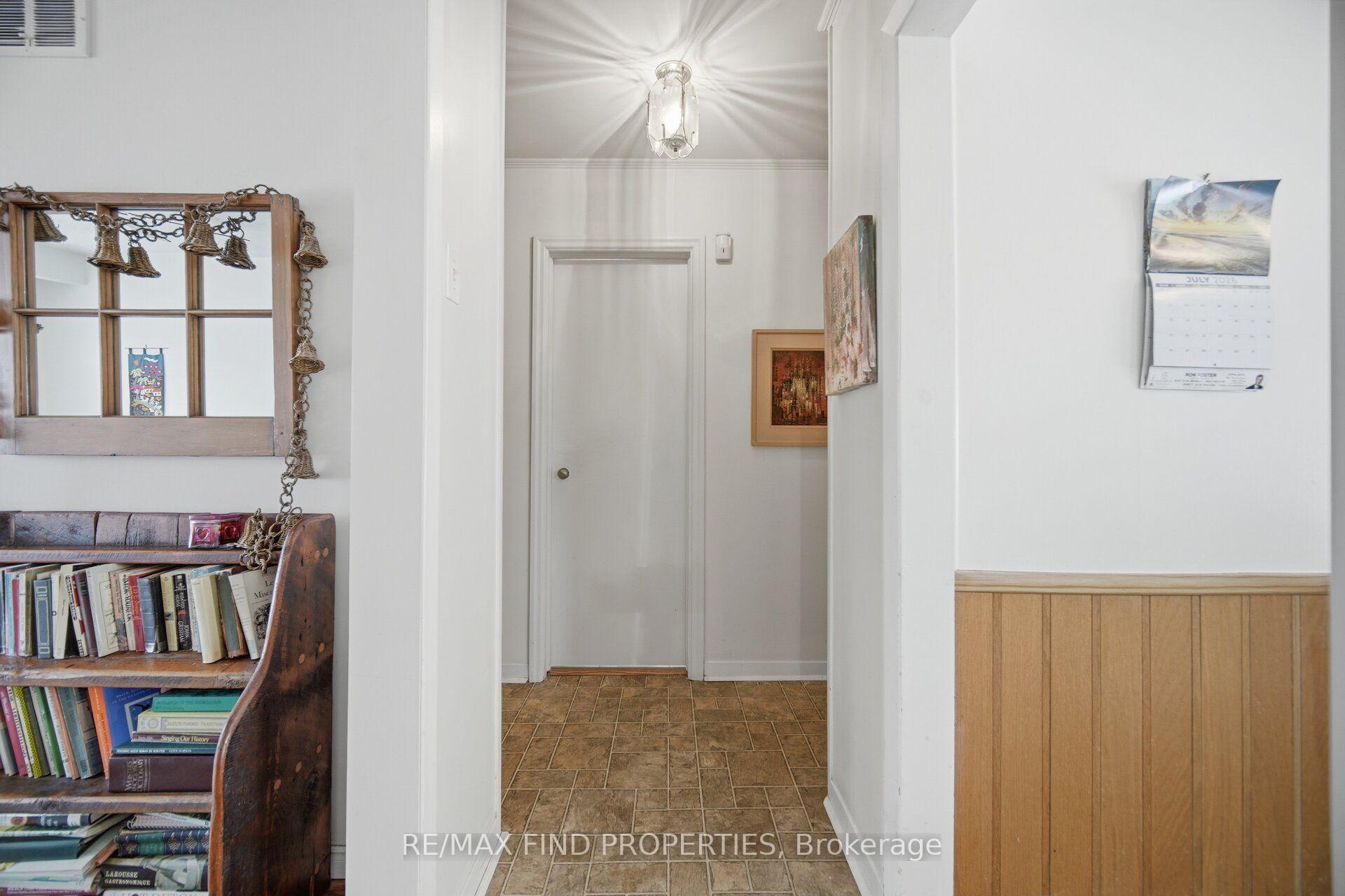 Photo 15 of 36 Pinegrove Avenue, Scarborough, Birchcliffe-Cliffside — HOMEH