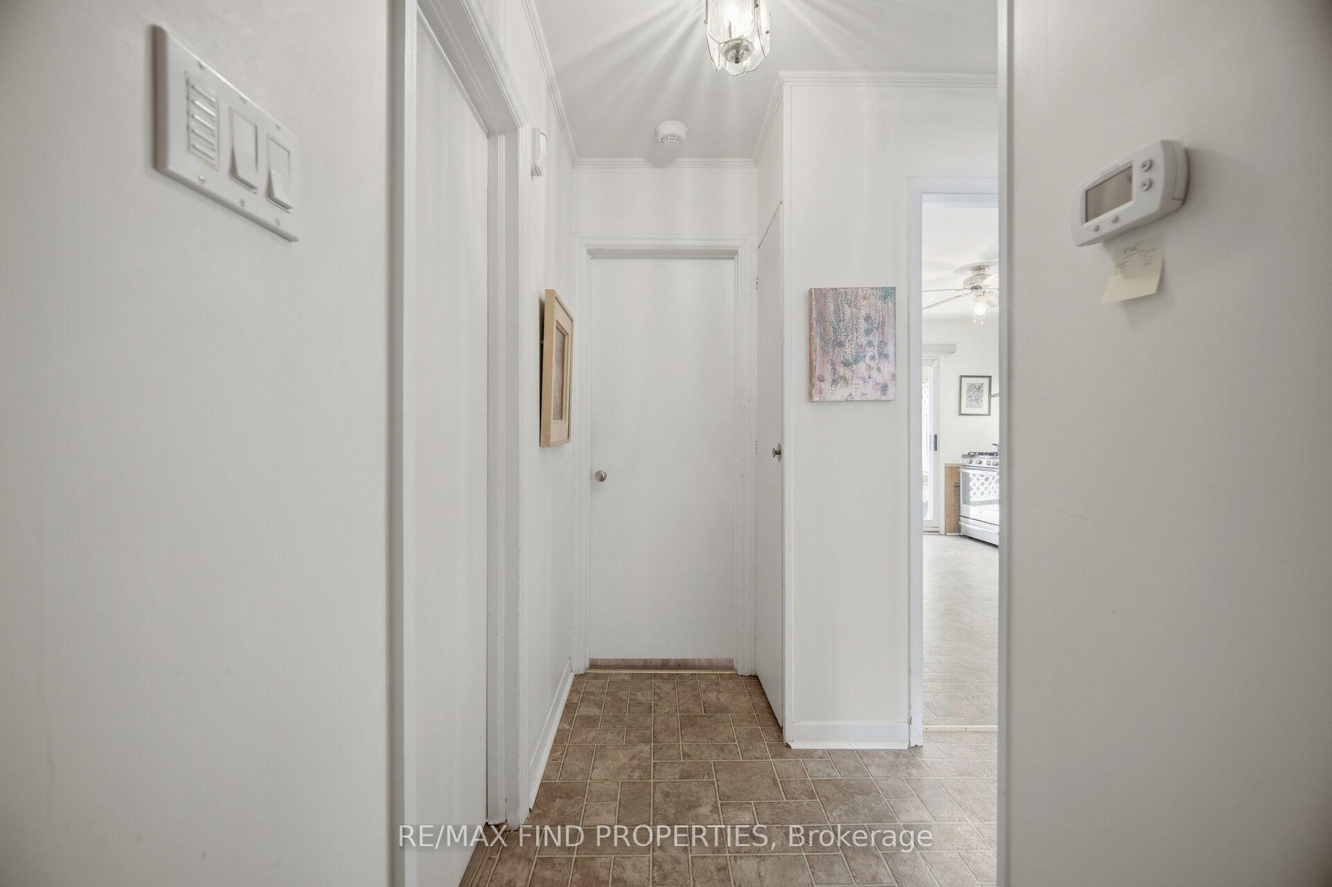 Photo 16 of 36 Pinegrove Avenue, Scarborough, Birchcliffe-Cliffside — HOMEH