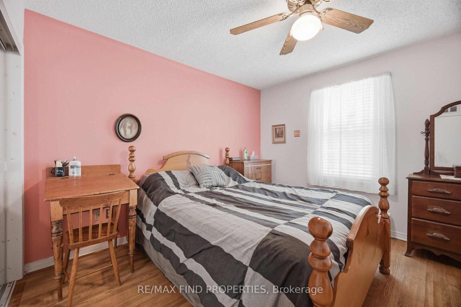 Photo 17 of 36 Pinegrove Avenue, Scarborough, Birchcliffe-Cliffside — HOMEH