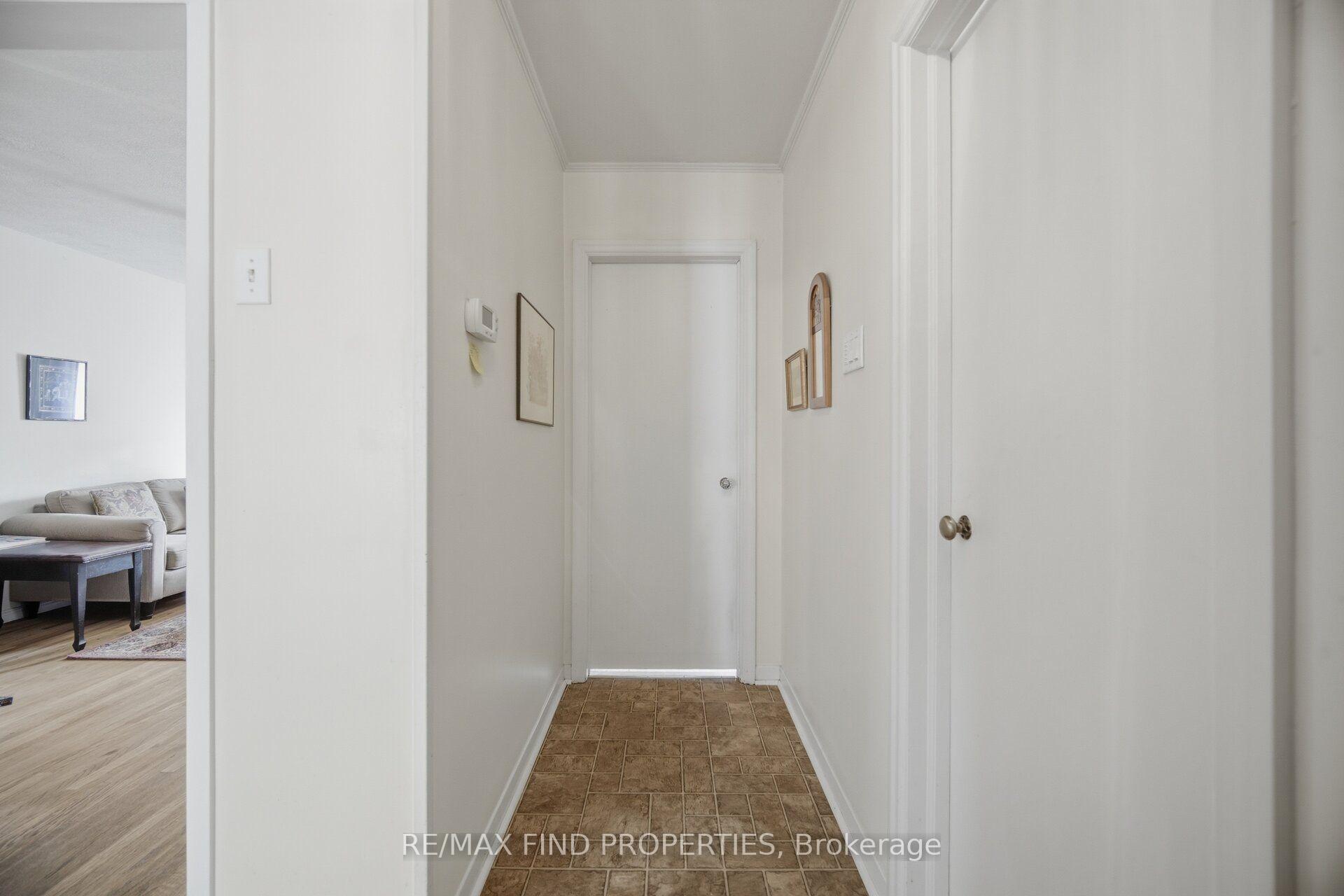 Photo 19 of 36 Pinegrove Avenue, Scarborough, Birchcliffe-Cliffside — HOMEH