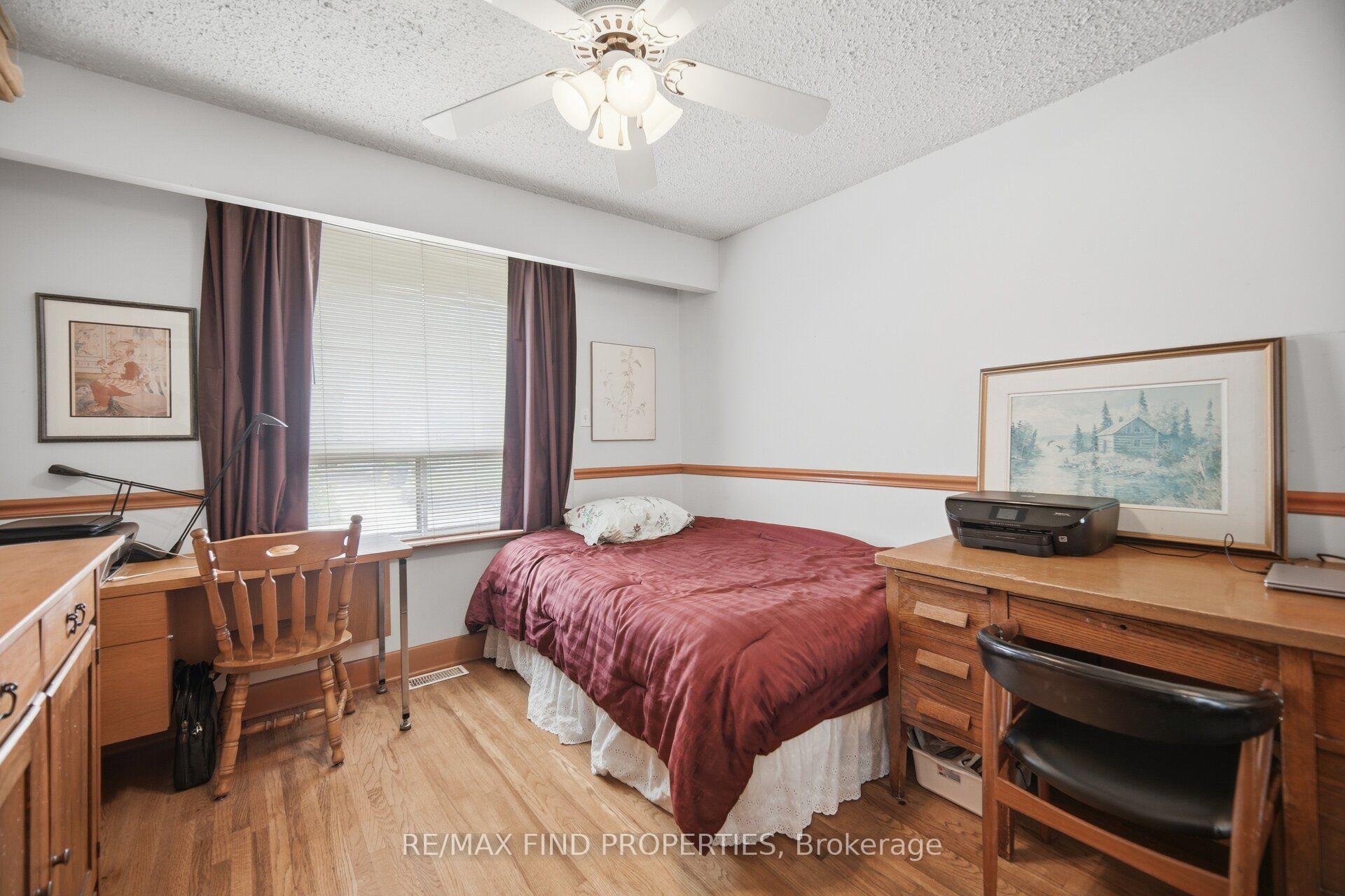 Photo 20 of 36 Pinegrove Avenue, Scarborough, Birchcliffe-Cliffside — HOMEH