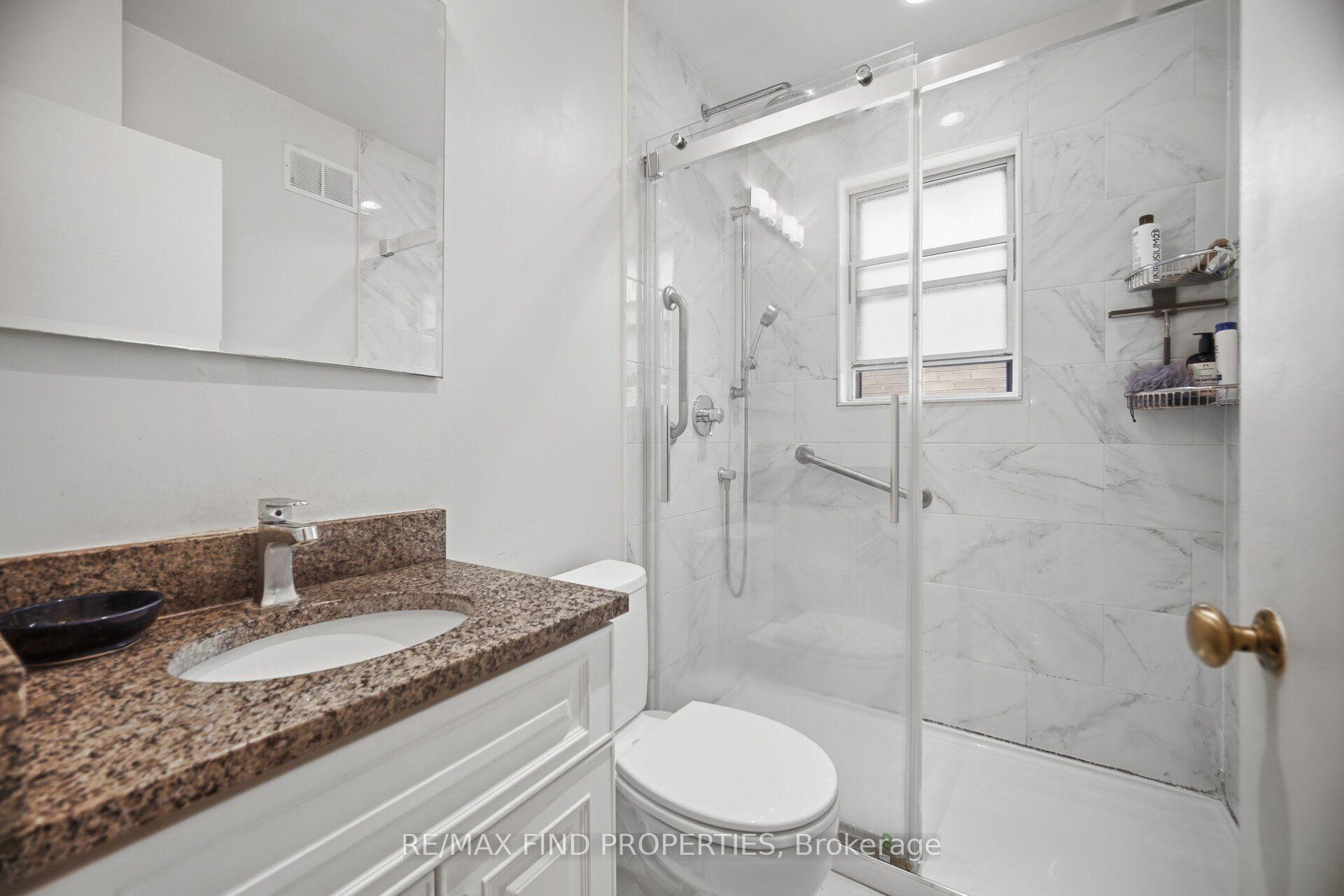 Photo 23 of 36 Pinegrove Avenue, Scarborough, Birchcliffe-Cliffside — HOMEH