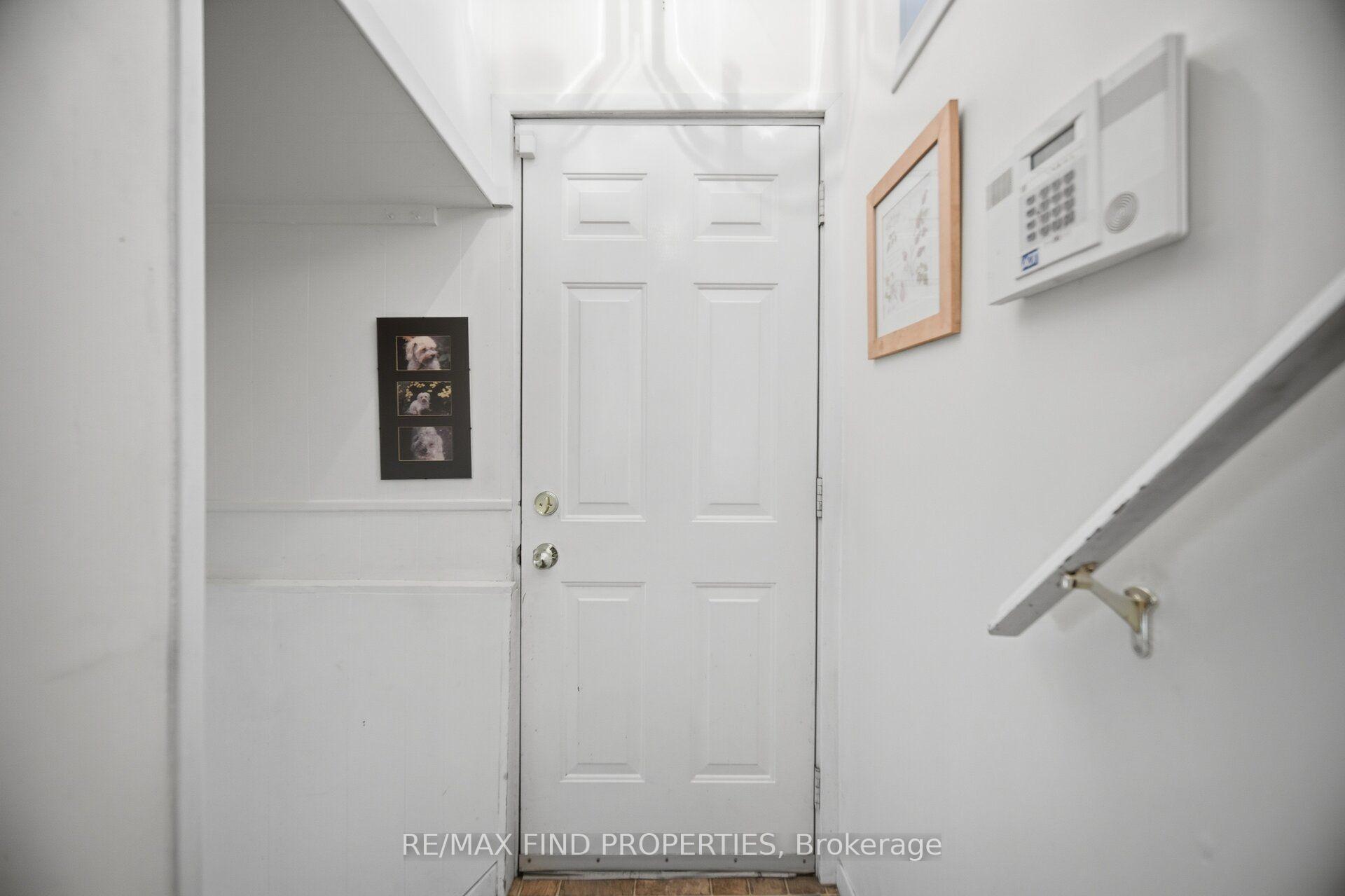 Photo 25 of 36 Pinegrove Avenue, Scarborough, Birchcliffe-Cliffside — HOMEH