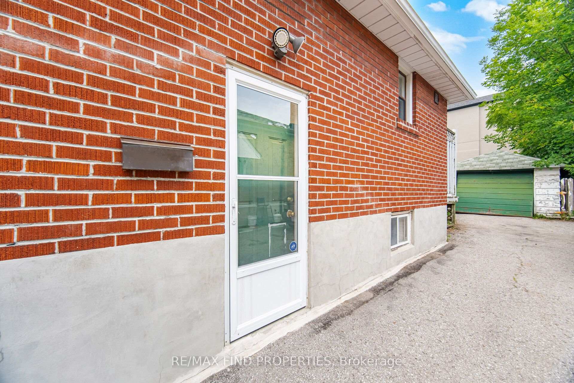 Photo 26 of 36 Pinegrove Avenue, Scarborough, Birchcliffe-Cliffside — HOMEH