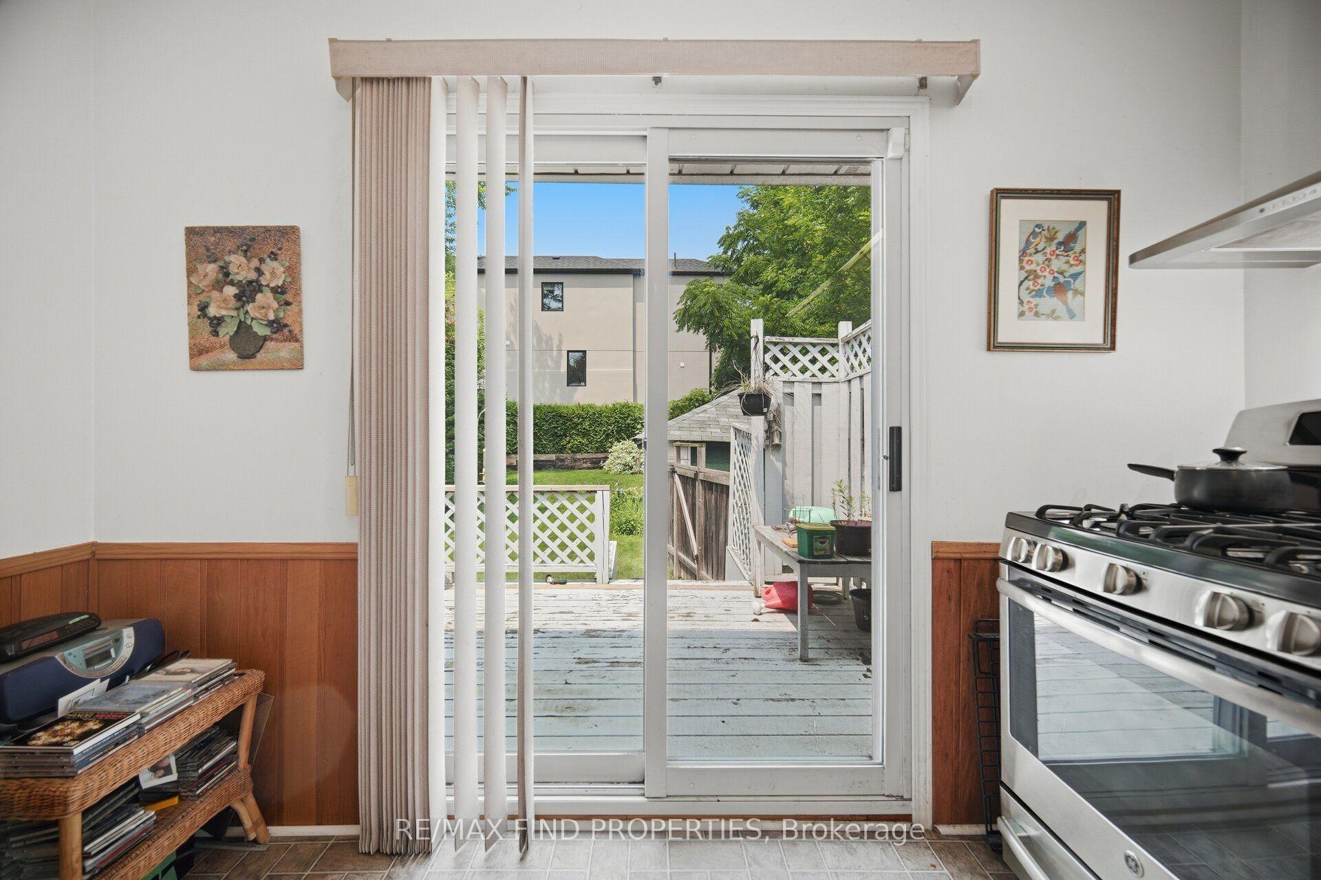 Photo 27 of 36 Pinegrove Avenue, Scarborough, Birchcliffe-Cliffside — HOMEH