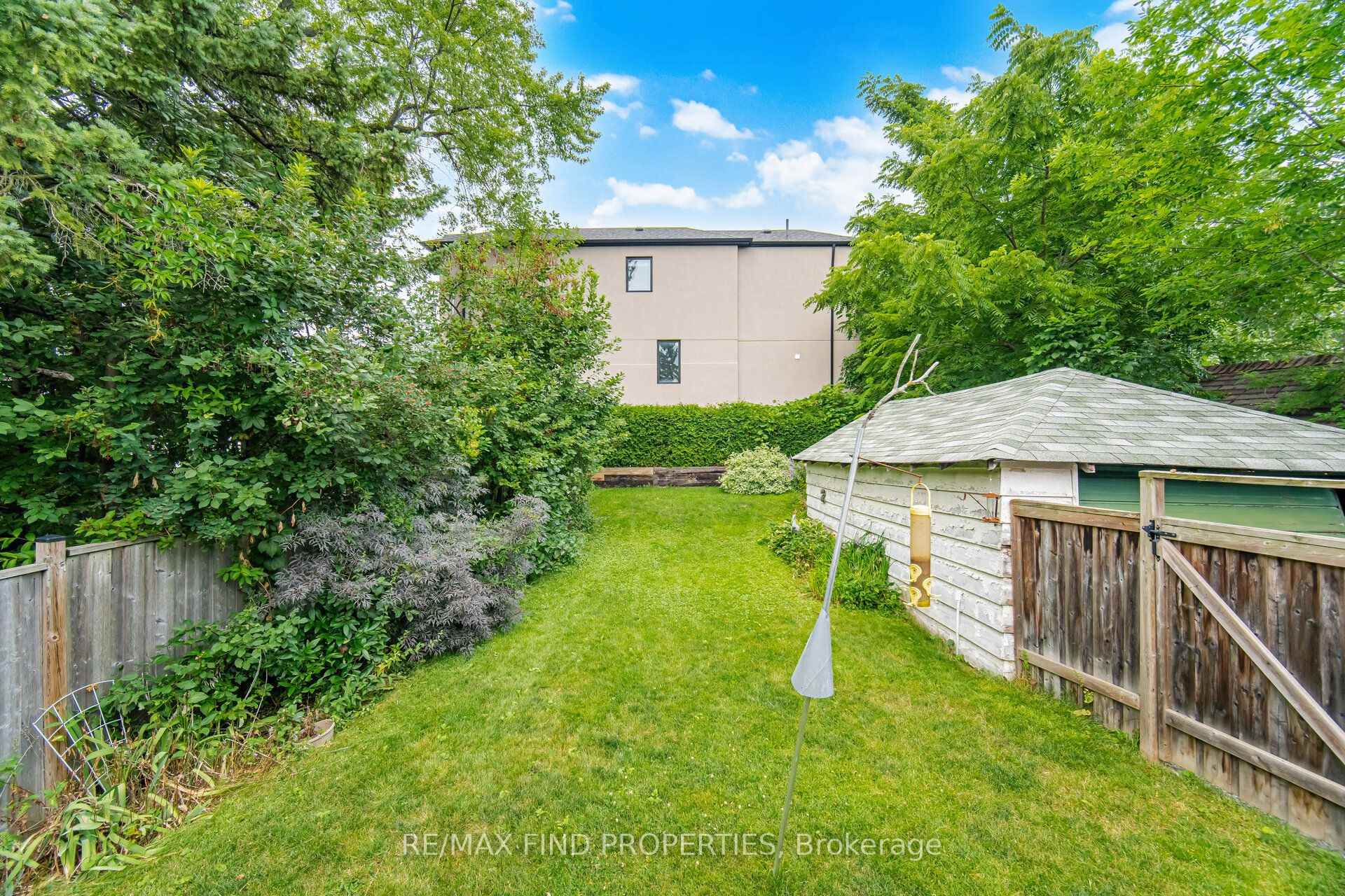Photo 31 of 36 Pinegrove Avenue, Scarborough, Birchcliffe-Cliffside — HOMEH