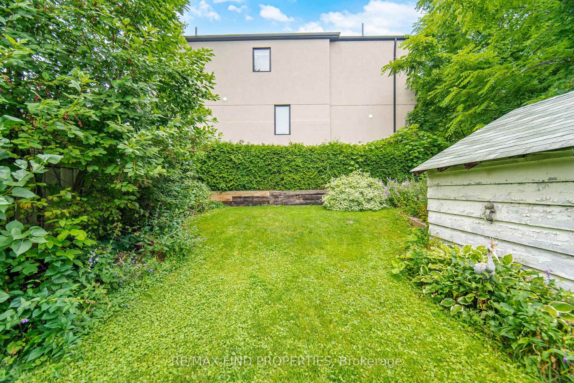 Photo 33 of 36 Pinegrove Avenue, Scarborough, Birchcliffe-Cliffside — HOMEH