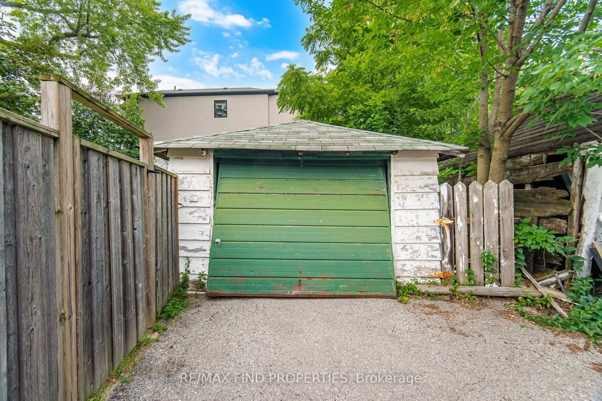 Photo 35 of 36 Pinegrove Avenue, Scarborough, Birchcliffe-Cliffside — HOMEH