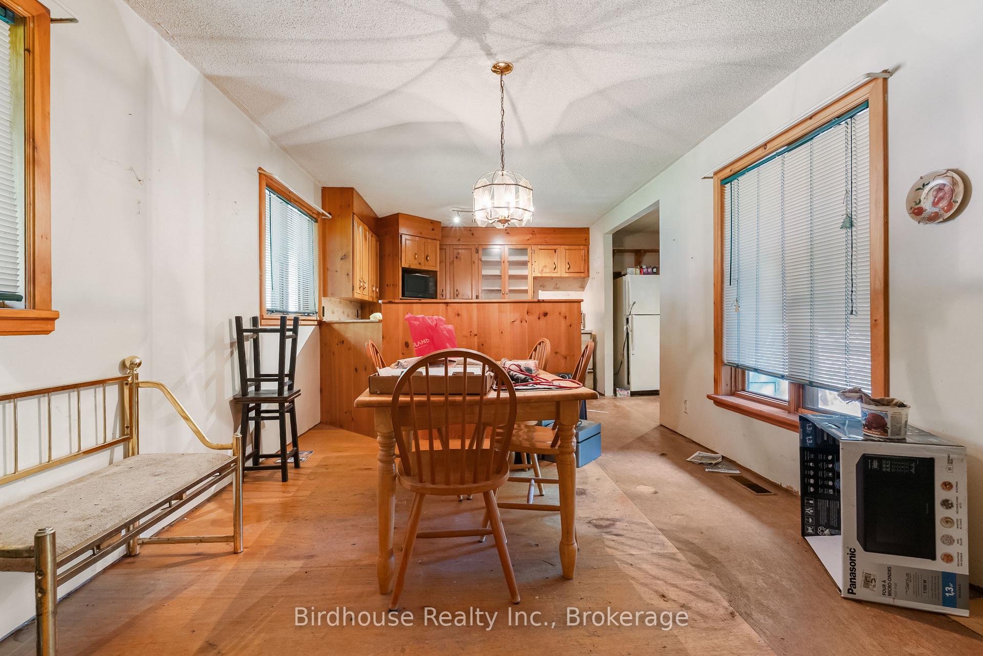 Photo 12 of 79 Honeysuckle Road, Kawartha Lakes, Laxton/Digby/Longford — HOMEH