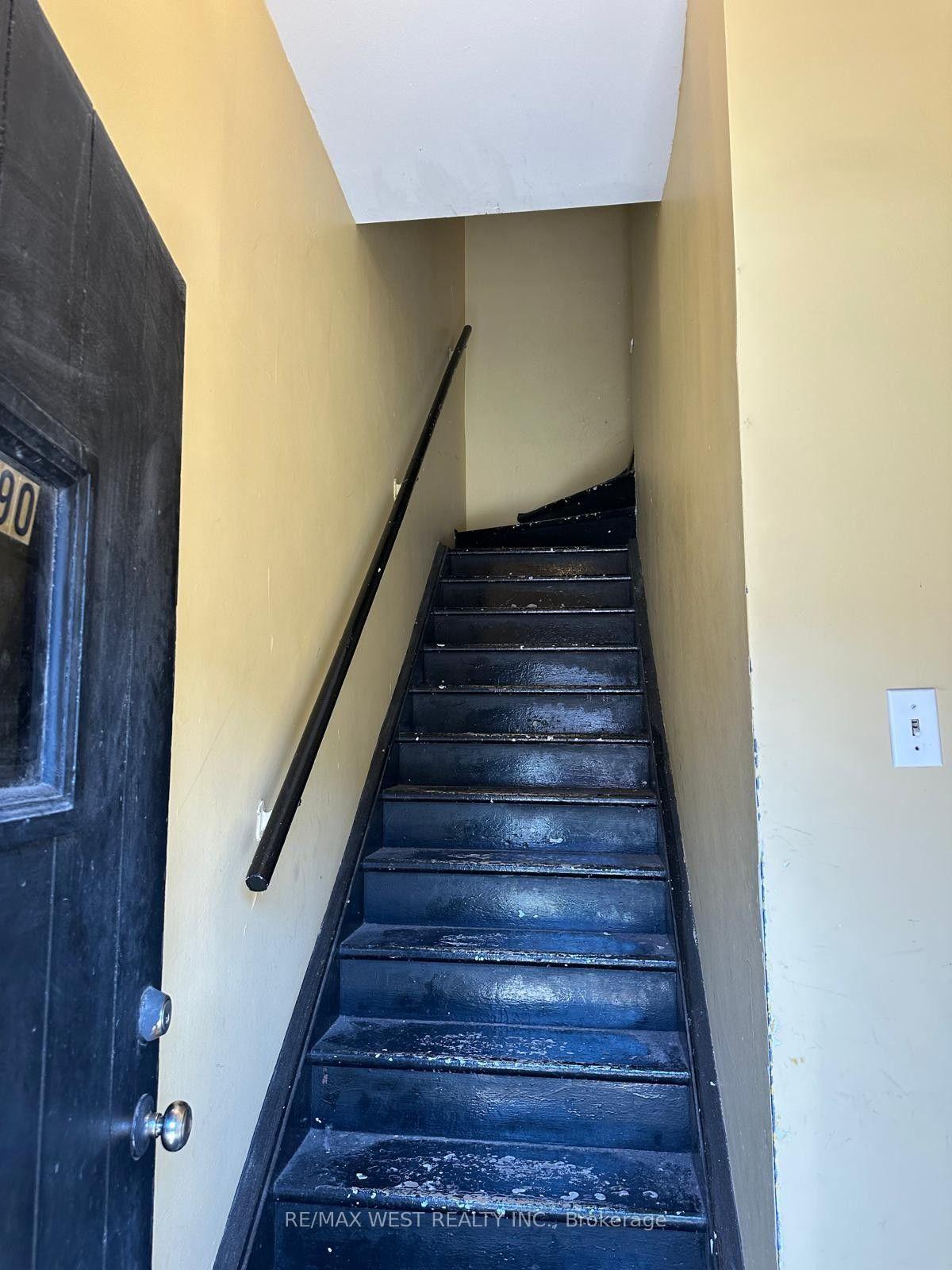 Photo 7 of Unit Second Floor Apt #1, 290 Harbord Street, Toronto, Palmerston-Little Italy — HOMEH