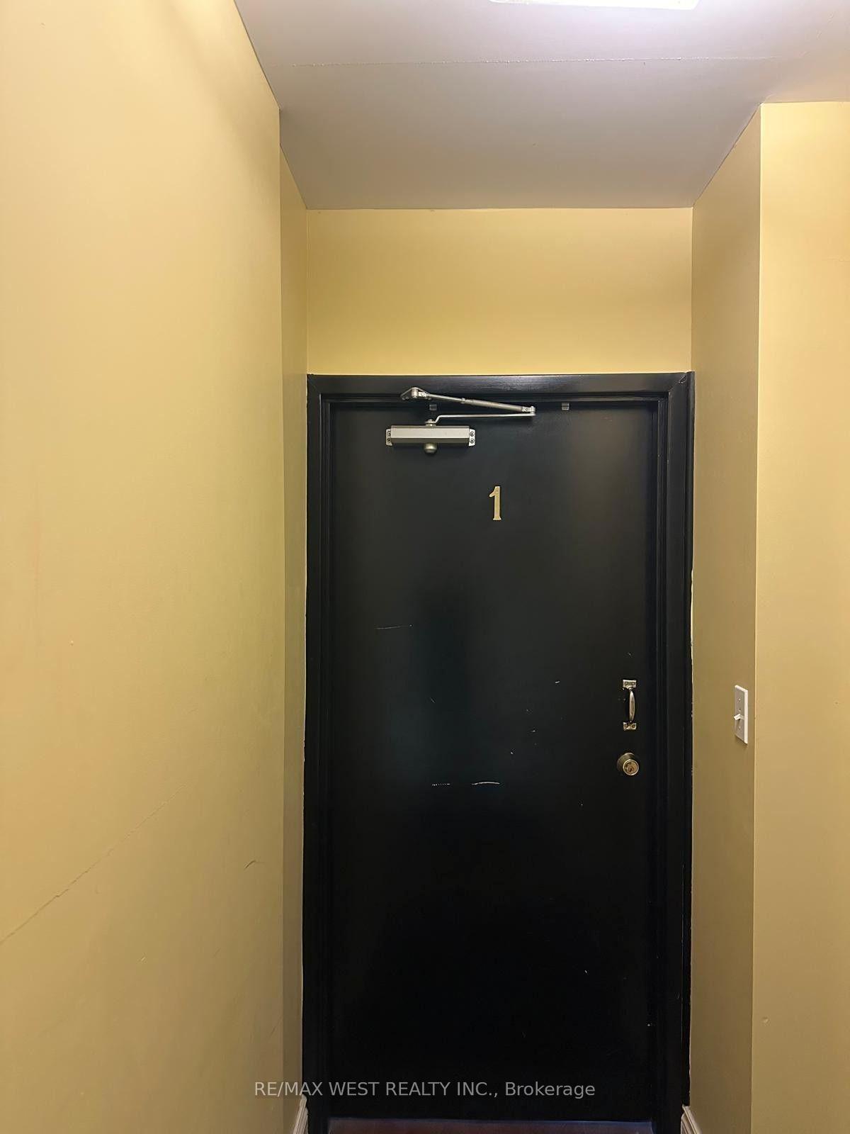 Photo 8 of Unit Second Floor Apt #1, 290 Harbord Street, Toronto, Palmerston-Little Italy — HOMEH