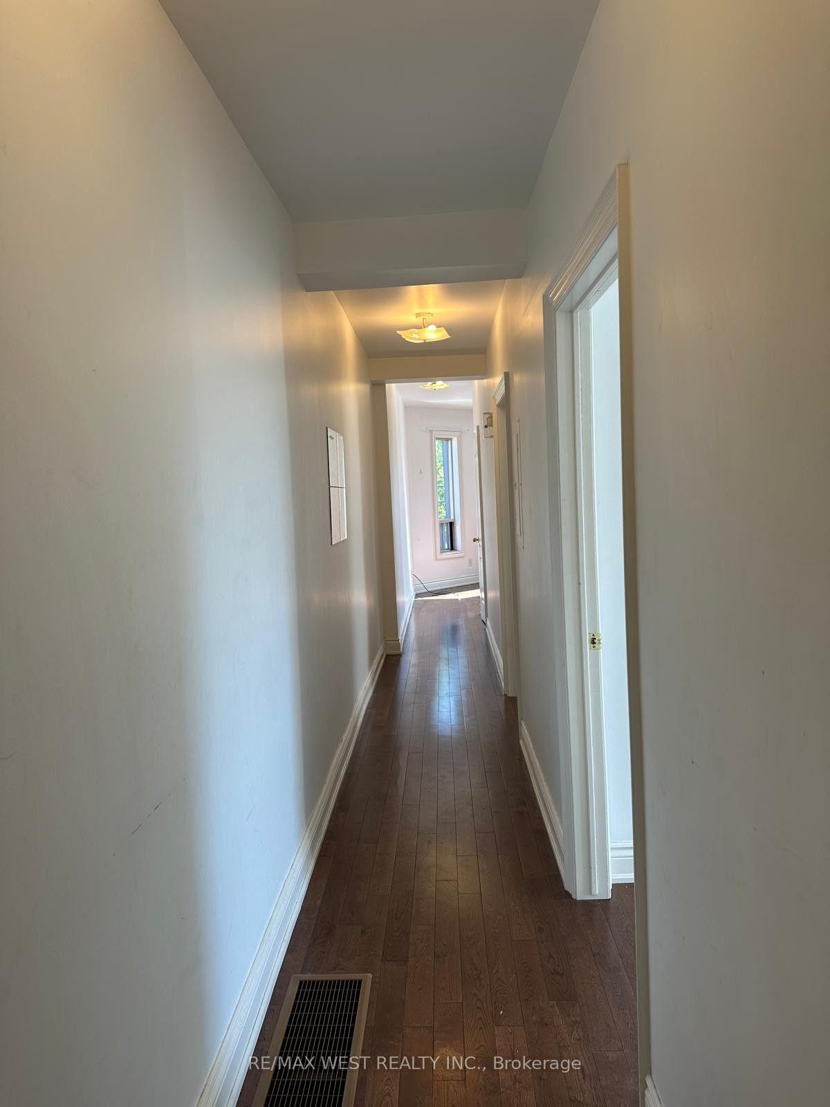 Photo 9 of Unit Second Floor Apt #1, 290 Harbord Street, Toronto, Palmerston-Little Italy — HOMEH