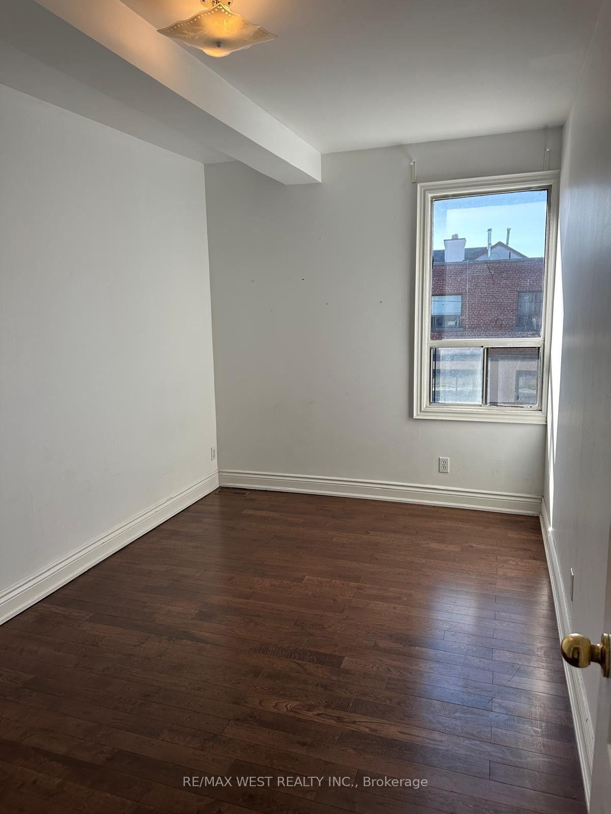 Photo 10 of Unit Second Floor Apt #1, 290 Harbord Street, Toronto, Palmerston-Little Italy — HOMEH